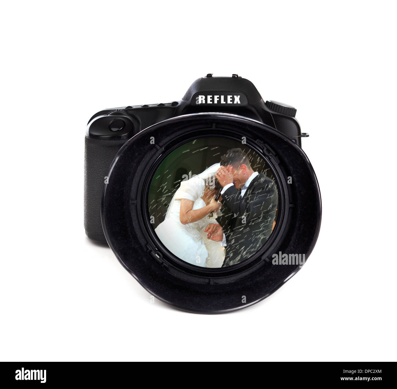 Digitale Fotokamera auf weißem Hintergrund mit Braut und Bräutigam Stockfoto