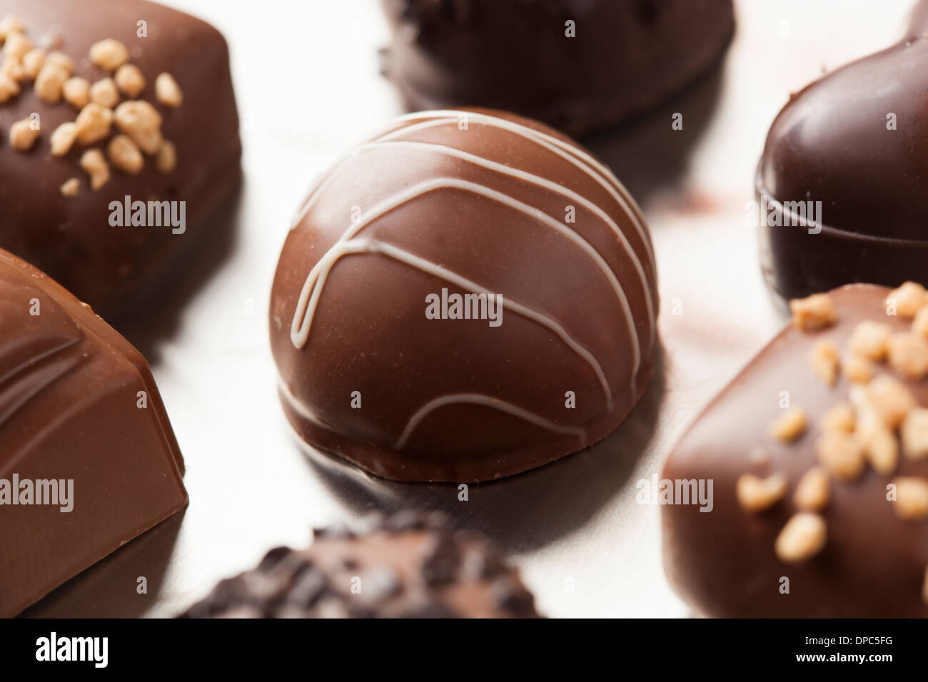 Gourmet-ausgefallene dunkle Schokolade Trüffel Candy zum Nachtisch Stockfoto