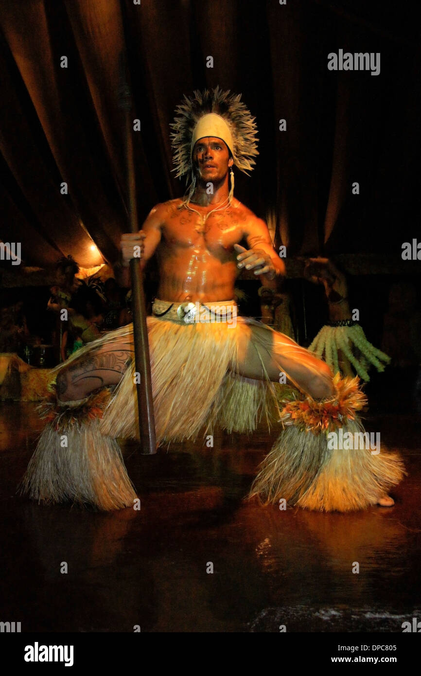 Kari Kari Truppe von Rapa Nui Tänzer und Musiker, Hanga Roa, Osterinsel, Chile Stockfoto