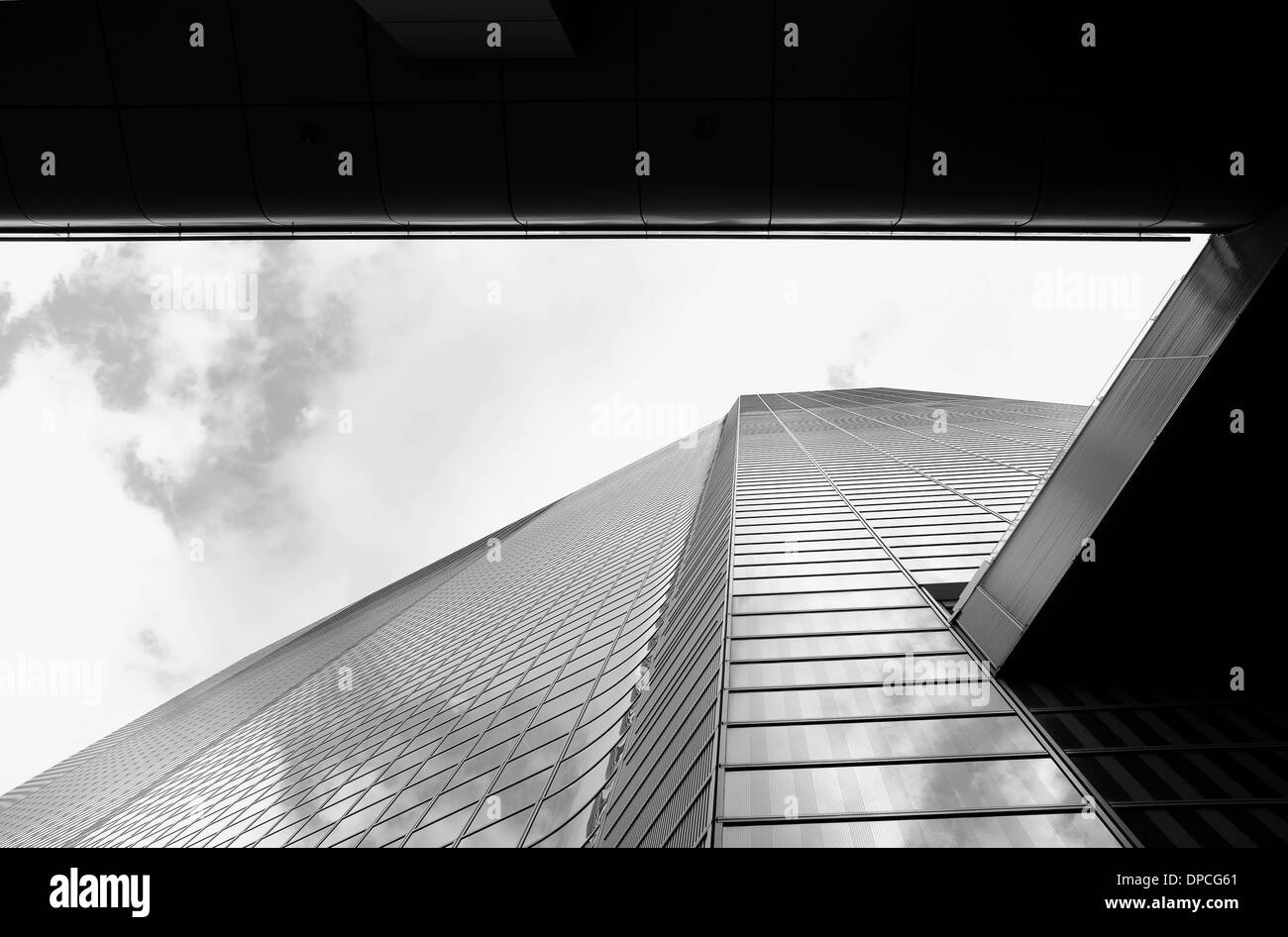 Hochhaus in Shiodome. b&w Stockfoto