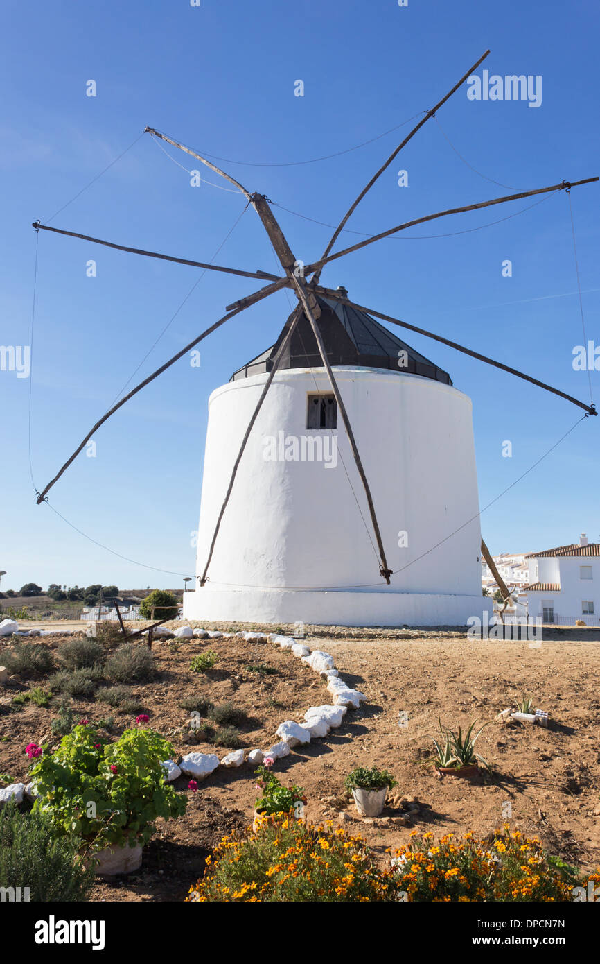 Vejer De La Frontera, Provinz Cadiz, Spanien. Alte Windmühle gebaut 1860. Stockfoto