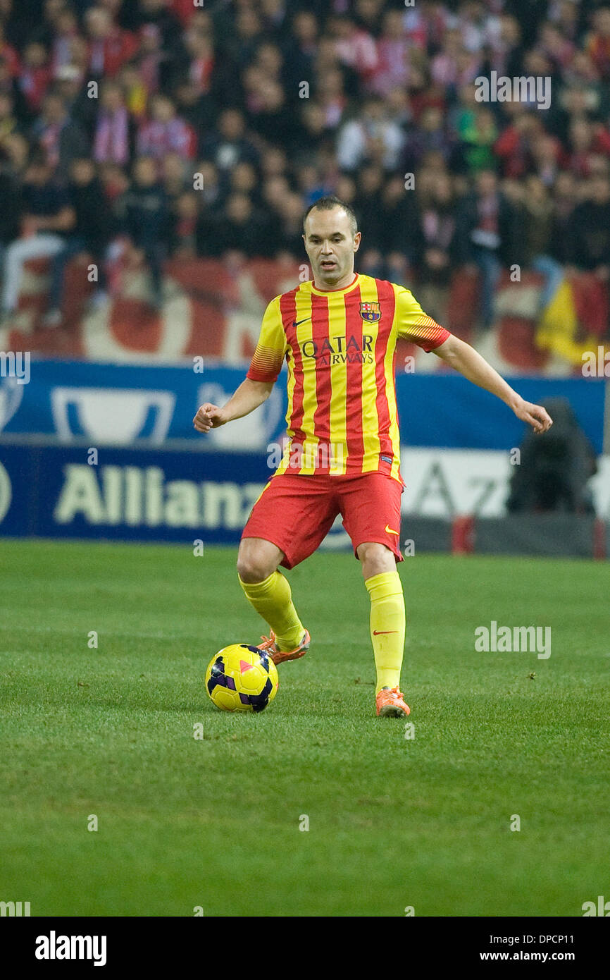 Madrid, Spanien. 11. Januar 2014. Barcelonas vorwärts Iniesta während der spanischen Liga-Fußball match Club Atletico de Madrid Vs FC Barcelona im Vicente Calderon Stadion in Madrid Foto: Oscar Gonzalez/NurPhoto Credit: Oscar Gonzalez/NurPhoto/ZUMAPRESS.com/Alamy Live News Stockfoto