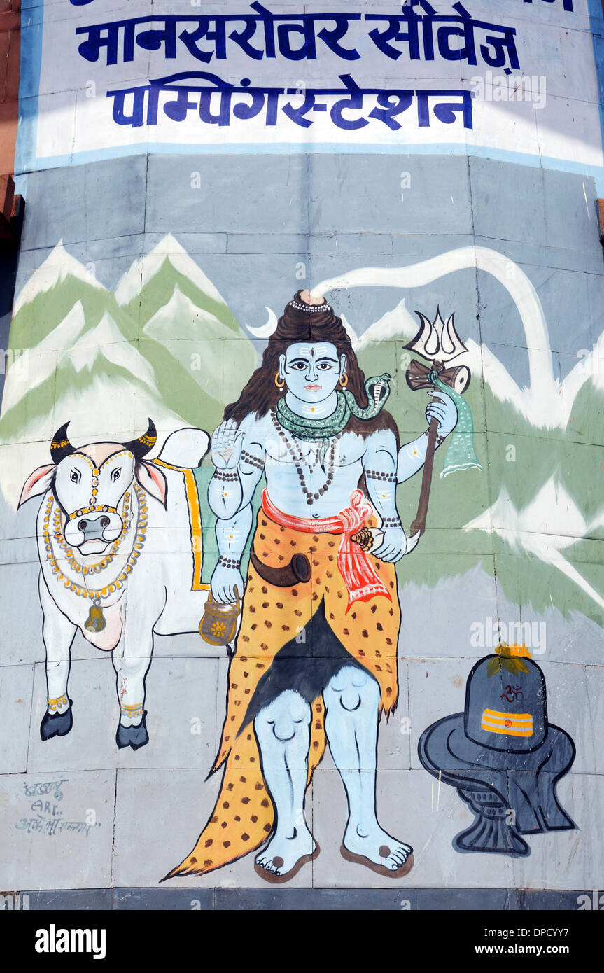 Bunte Wandmalereien von Shiva, der hinduistische Gott der Veränderung oder Zerstörung. Stockfoto