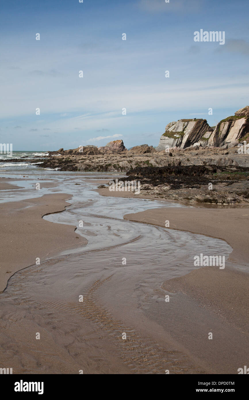 Der Strand und Felsen an der Ayrmer Bucht, Devon, England, UK Stockfoto