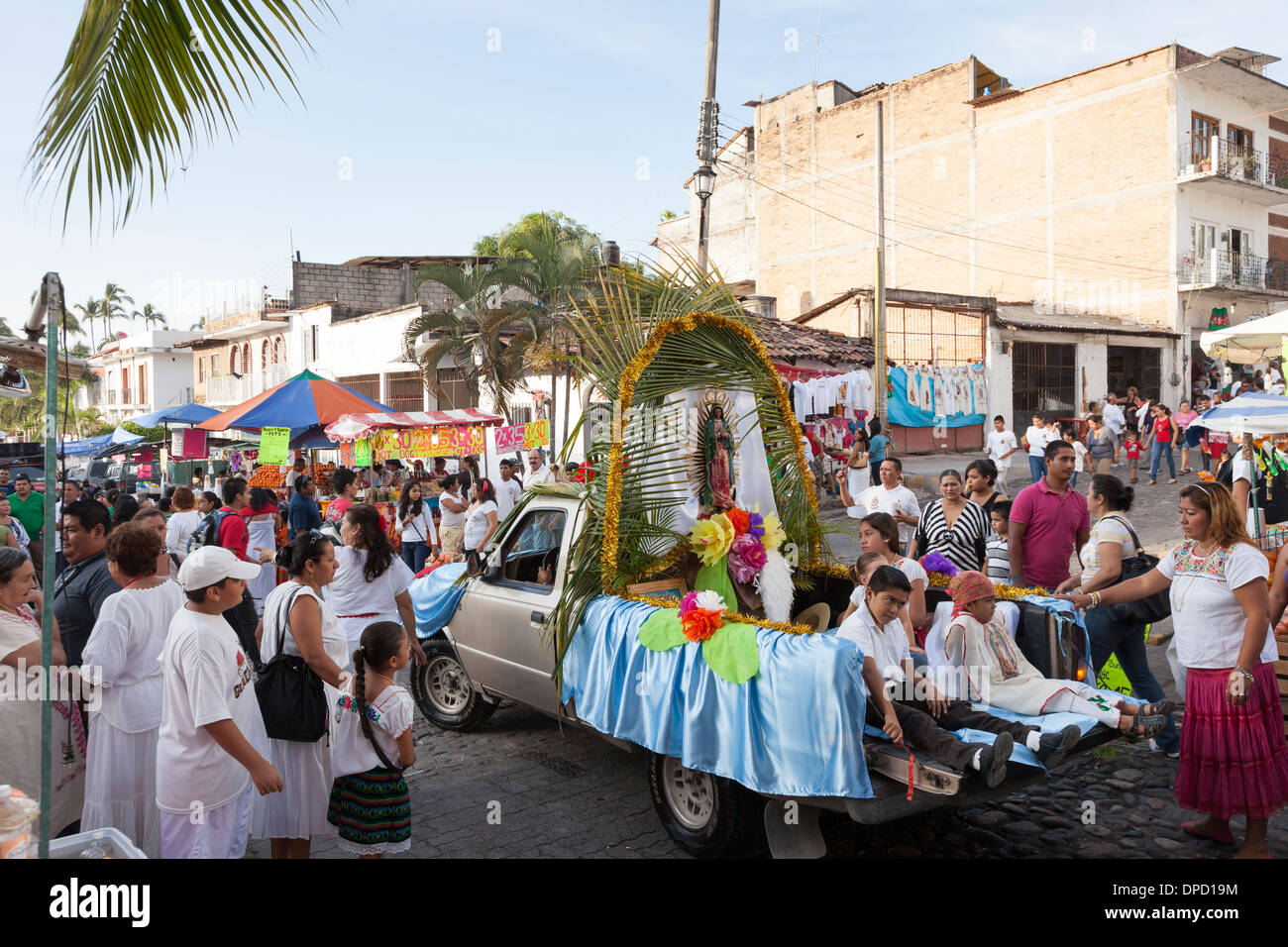 Religiöse Prozession feiert das Fest der Muttergottes von Guadalupe - Puerto Vallarta, Jalisco, Mexiko Stockfoto