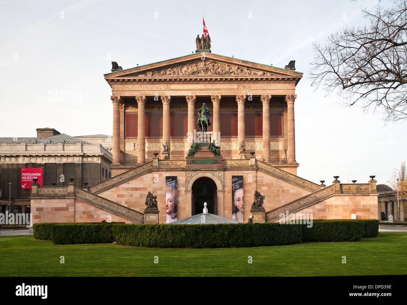 Die Alte Nationalgalerie auf der Museumsinsel in Berlin, Deutschland