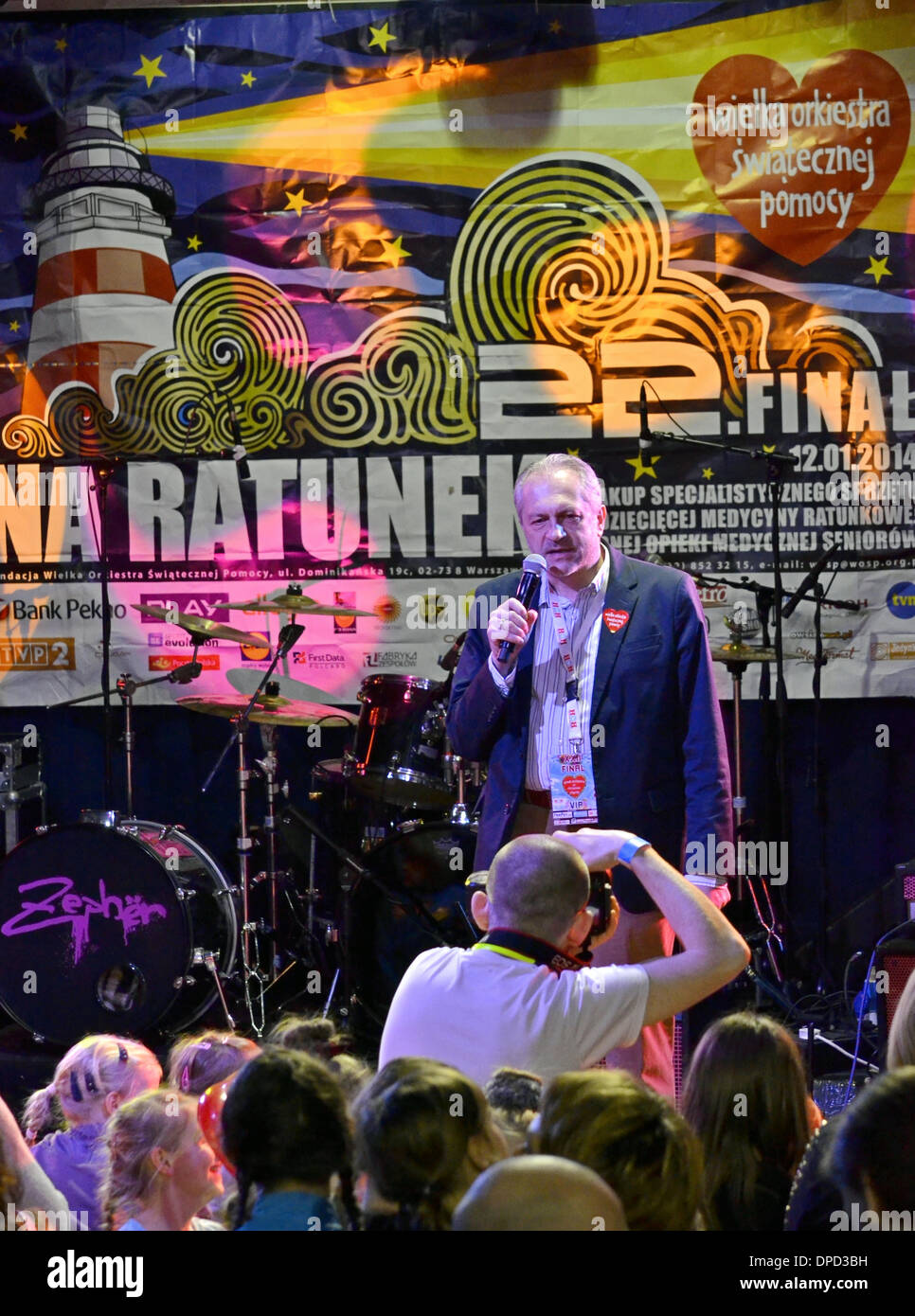 London. 12. Januar 2014. 22. große Finale des großen Orchesters der Weihnachtshilfe (GOCC, polnische Wielka Orkiestra Świątecznej Pomocy WOŚP).   Polens Botschafter - spricht Witold Sobków im Königreich an die Teilnehmer. WOSP gehört zu den größten, nichtstaatliche, gemeinnützige, Wohltätigkeitsorganisationen in Polen. Es wurde 1993 von Jerzy Owsiak, Lidia Niedźwiedzka-Owsiak, Bohdan Maruszewski und Piotr Burczyński gegründet. Das Hauptziel war damals, "Gesundheit schützen und retten das Leben von Kindern durch Bereitstellung von medizinischen Geräten, öffentliche Krankenhäuser" e erste oder Seco Credit: Marcin Libera/Alamy Liv Stockfoto