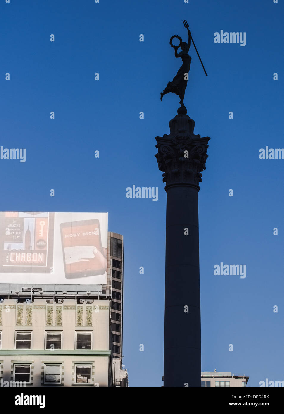 Silhouette der Statue "Sieg" am Union Square in San Franciso, USA Stockfoto