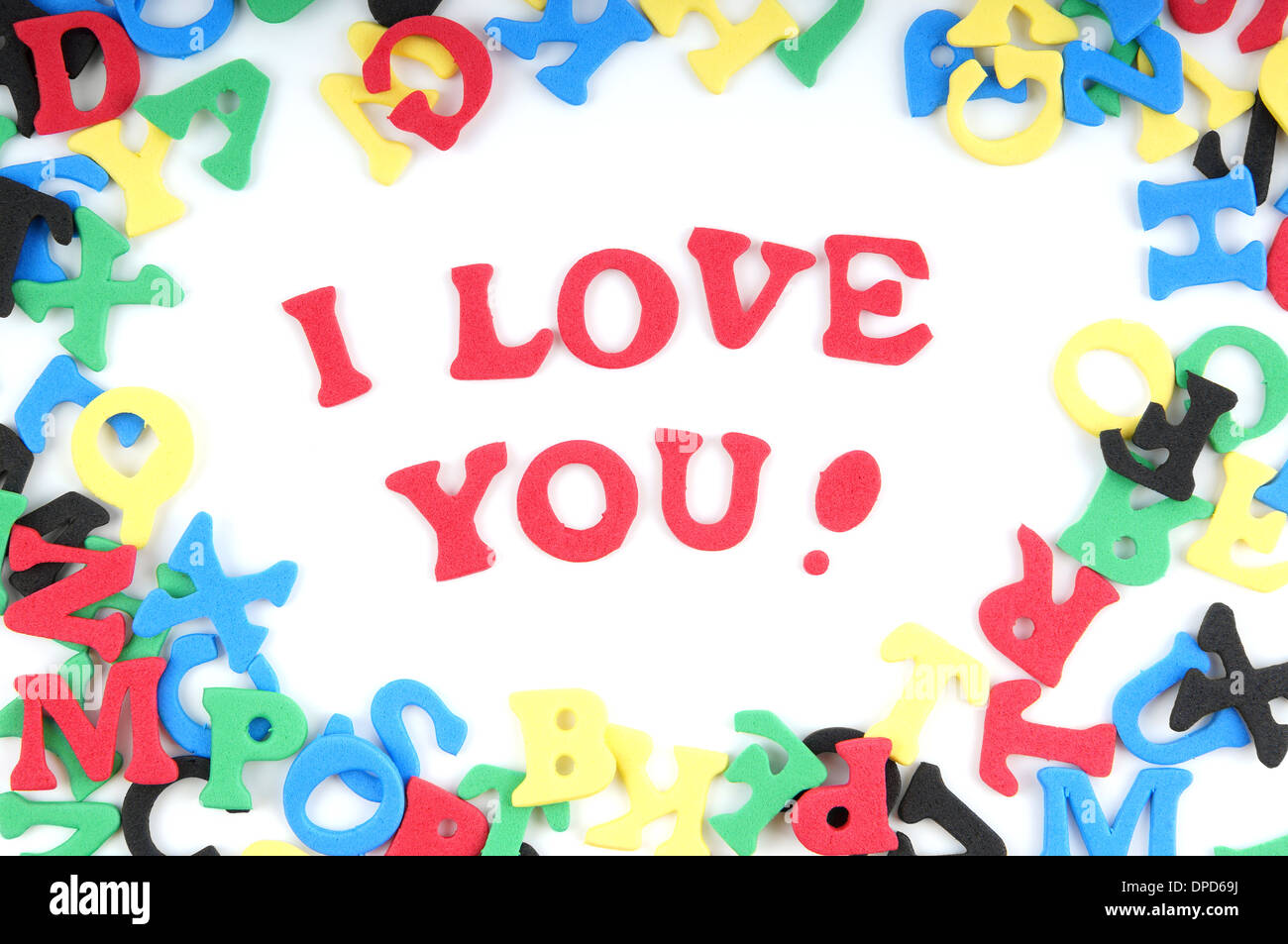 Ich liebe dich mit bunten Moosgummi Buchstaben ausgeschrieben Stockfoto