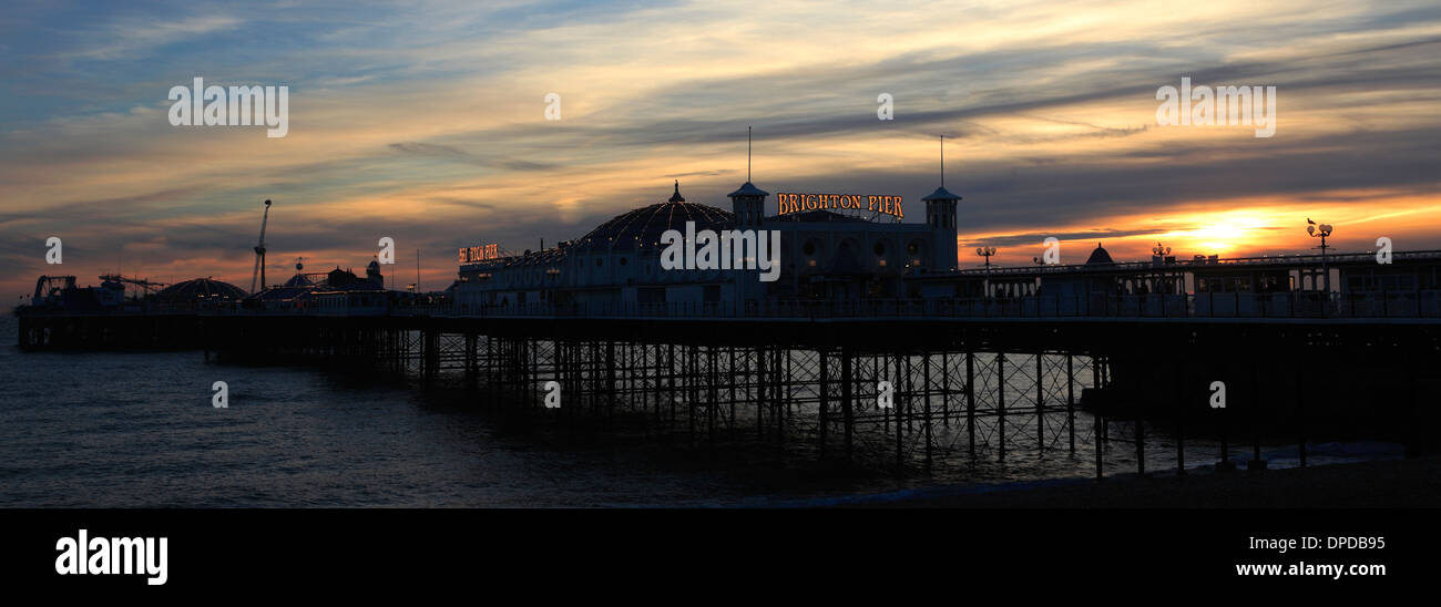 Abenddämmerung Farben über Brighton Palace Pier, Brighton City, Brighton & Hove, Sussex County, England, UK Stockfoto