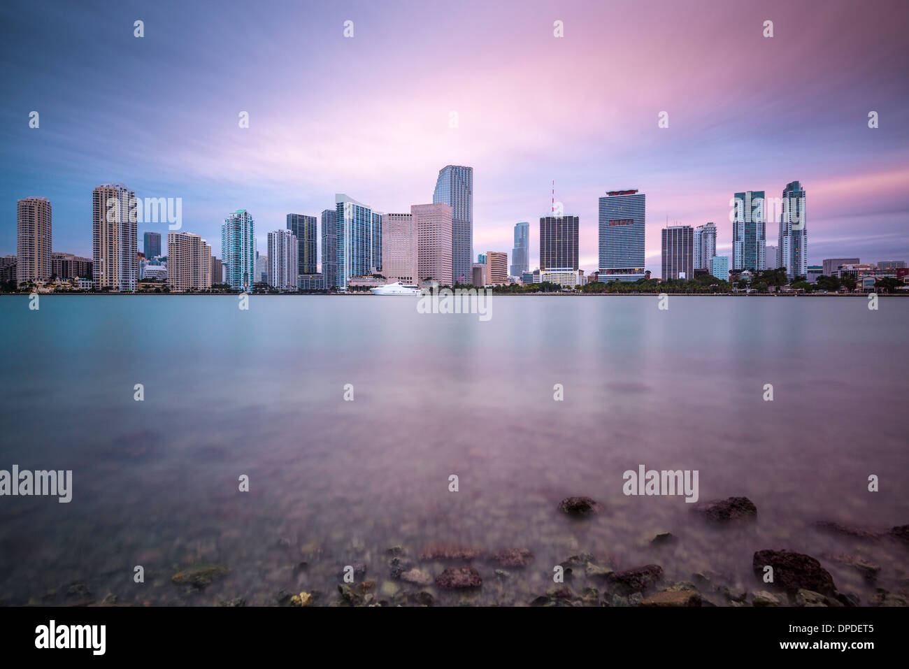 Skyline von Miami, Florida, USA an der Biscayne Bay. Stockfoto