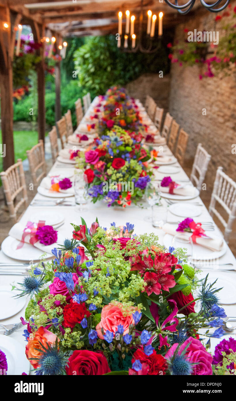 Erhöhten Blick auf langen Tisch auf Hochzeit Stockfoto