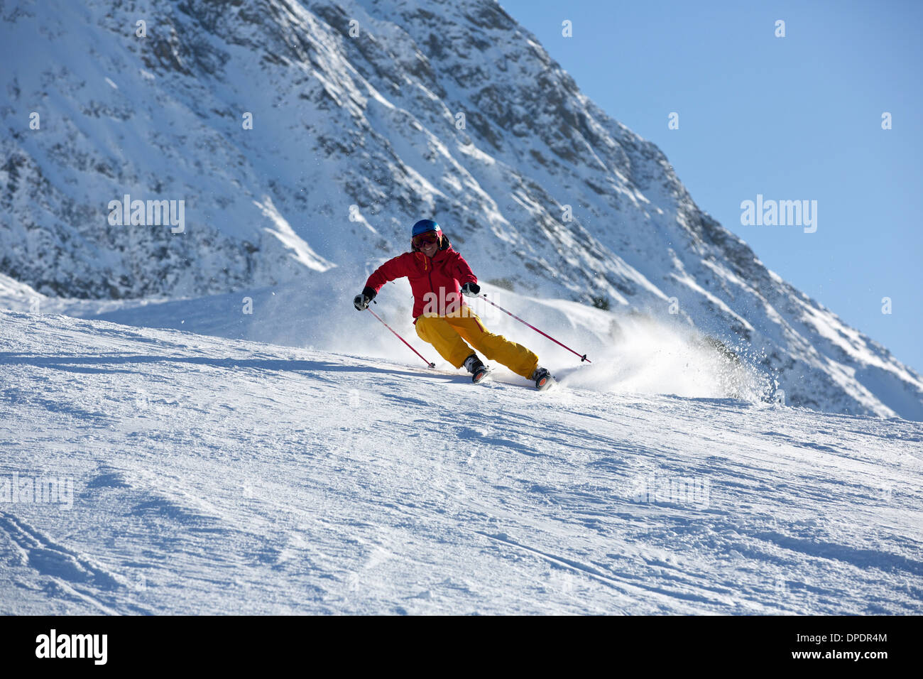 Frau Skifahren in Kühtai, Tirol, Österreich Stockfoto