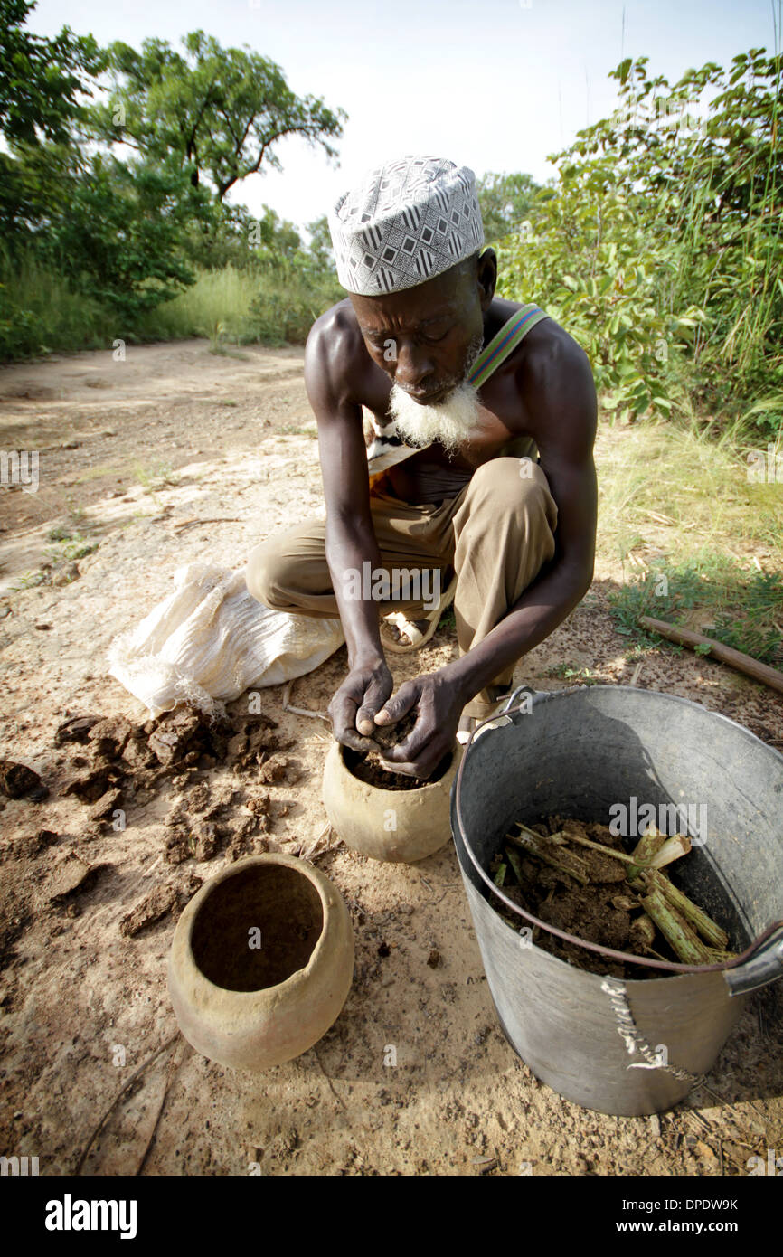 Bei der Arbeit auf den Feldern, Ghana Stockfoto