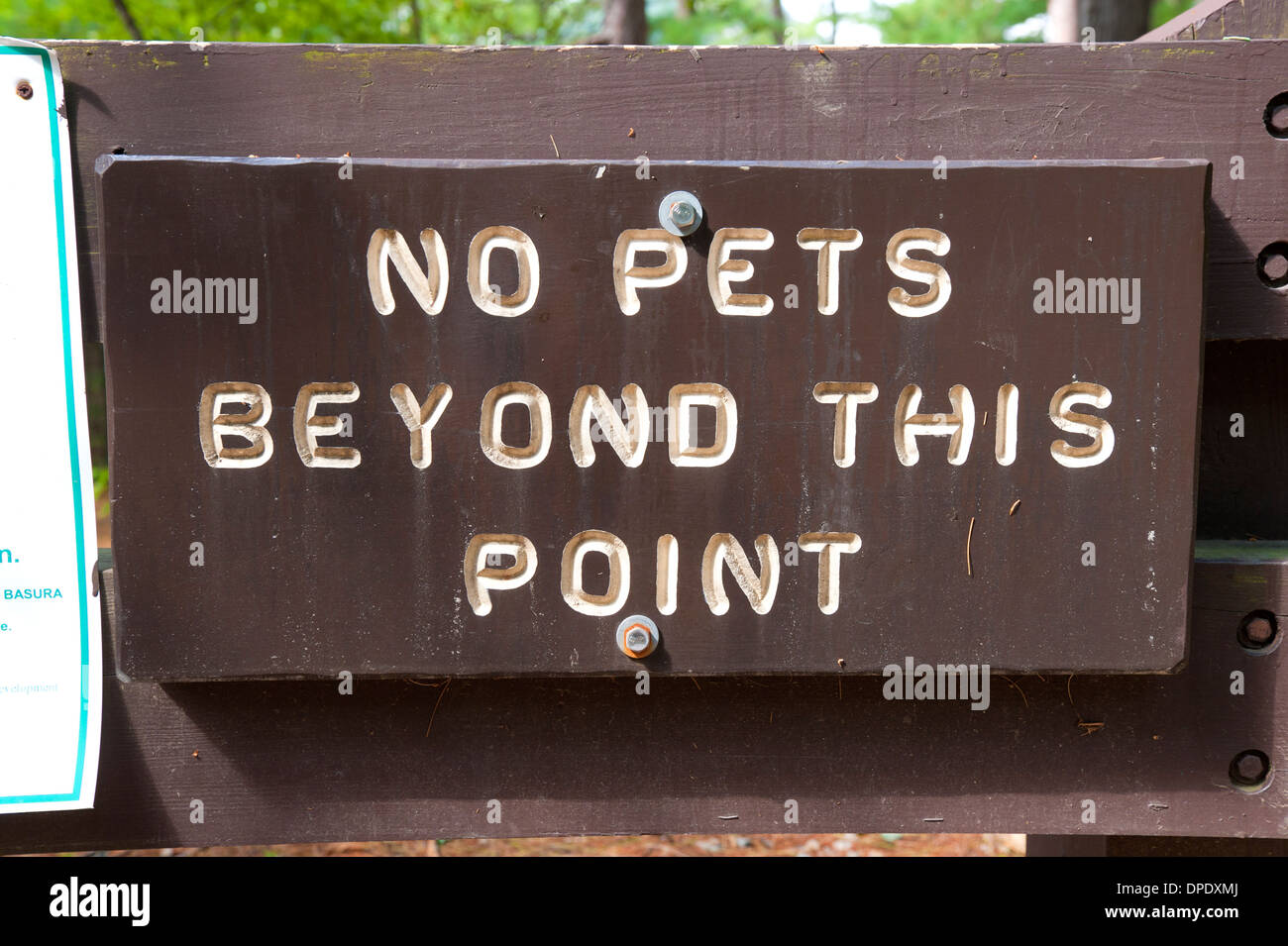 "Keine Haustiere über diesen Punkt hinaus" Zeichen in einem amerikanischen State Park. Stockfoto