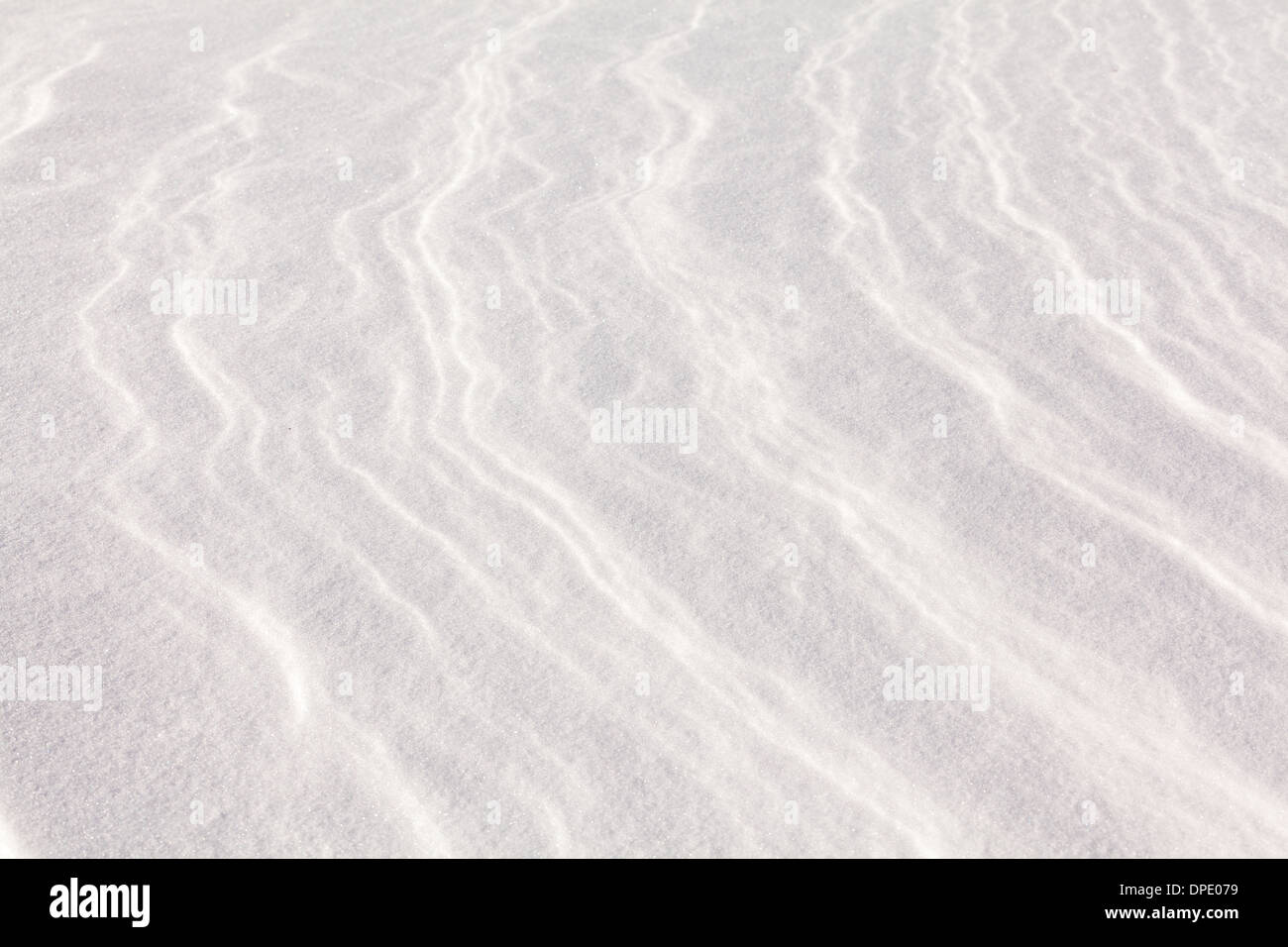 Schnee-Muster geprägt durch Winde Stockfoto