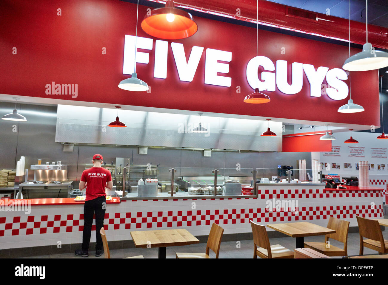 Zweig der fünf Jungs-Fast-Food-Restaurant-Kette in der Oracle Shopping Centre in Reading Stockfoto