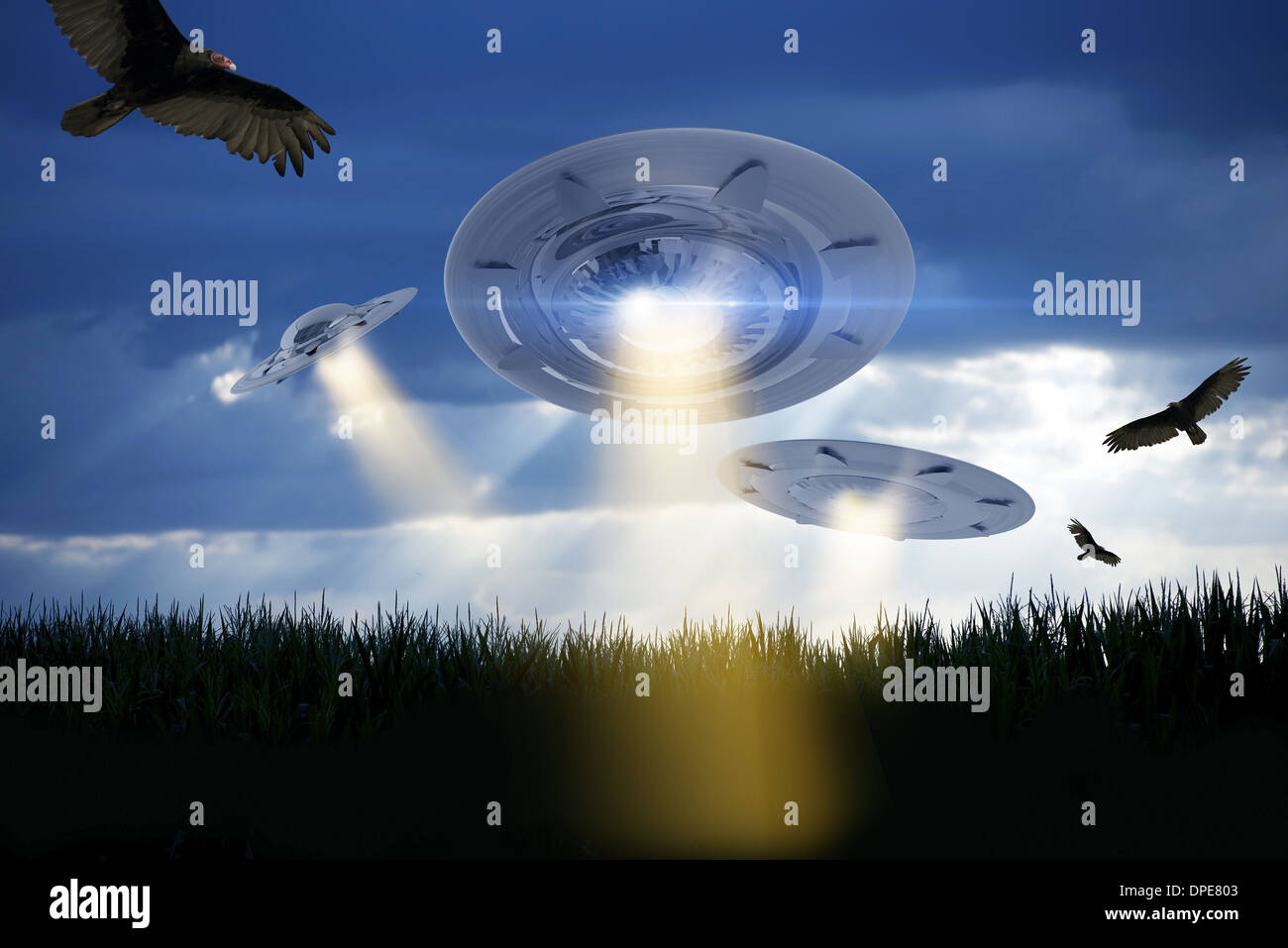 UFO-Angriff Illustration. Drei UFOs über Mais-Feld die Erde angreifen. Außerirdische-Sammlung. Stockfoto