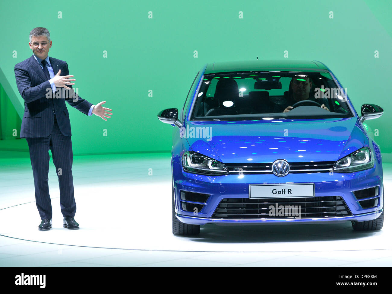 Detroit, USA. 13. Januar 2014. Die VW Golf R wird während der Pressevorschau von der 2014 North American International Auto Show (NAIAS) in Detroit, USA, 13. Januar 2014 vorgestellt. Bildnachweis: Zhang Jun/Xinhua/Alamy Live-Nachrichten Stockfoto