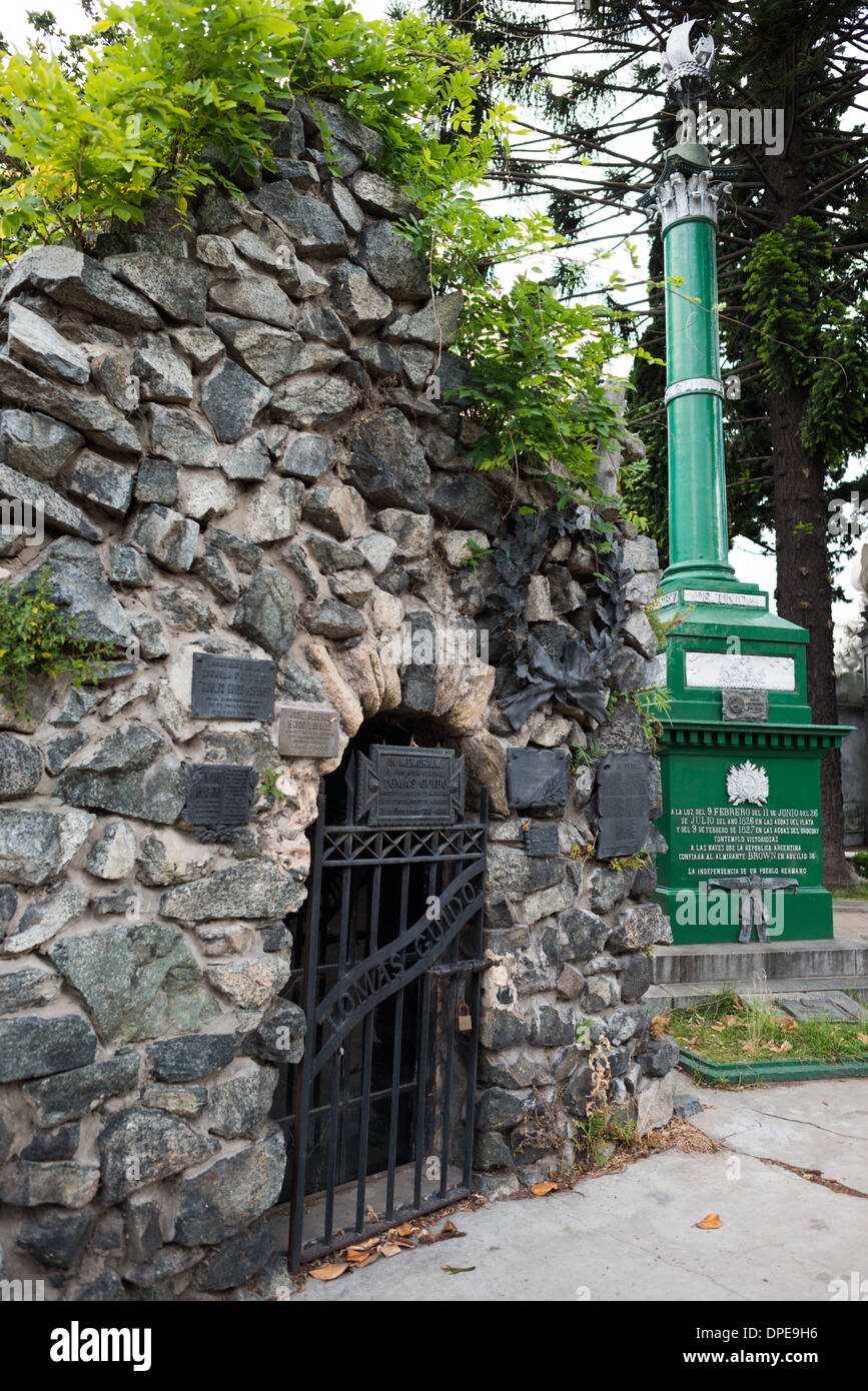 Friedhof La Recoleta ist ein berühmter Friedhof im Stadtteil Recoleta von Buenos Aires und ist berühmt dafür, die Grabstätten von Eva Peron, argentinischen Präsidenten und andere Berühmtheiten. Der Friedhof verfügt über oberirdische Gräber und Grüfte und gliedert sich in eine Reihe von Straßen und Boulevards. Stockfoto