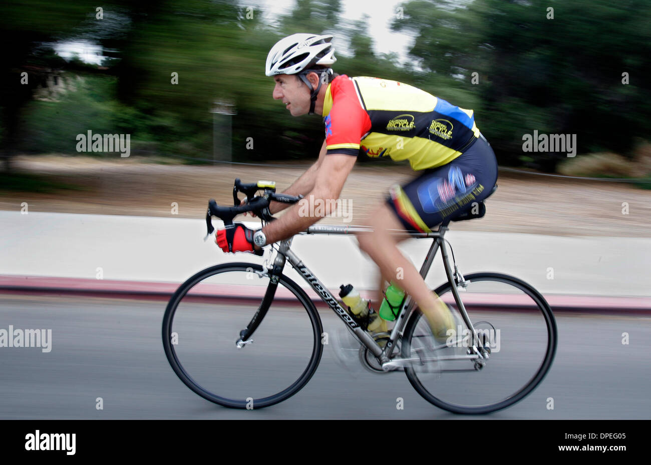 (Veröffentlichte 14.07.2006, d-3) 5. Juli 2006, ist San Diego, Kalifornien, USA JOSH Grünberg, ein Anwalt San Diego ein Alter Spitzengruppe Radrennfahrer. Er ist das Thema eines Fitness Seite Features.    Obligatorische Credit: Foto von Scott Linnett/San Diego Union-Tribune/Zuma Press. Copyright 2006 San Diego Union-Tribune Stockfoto