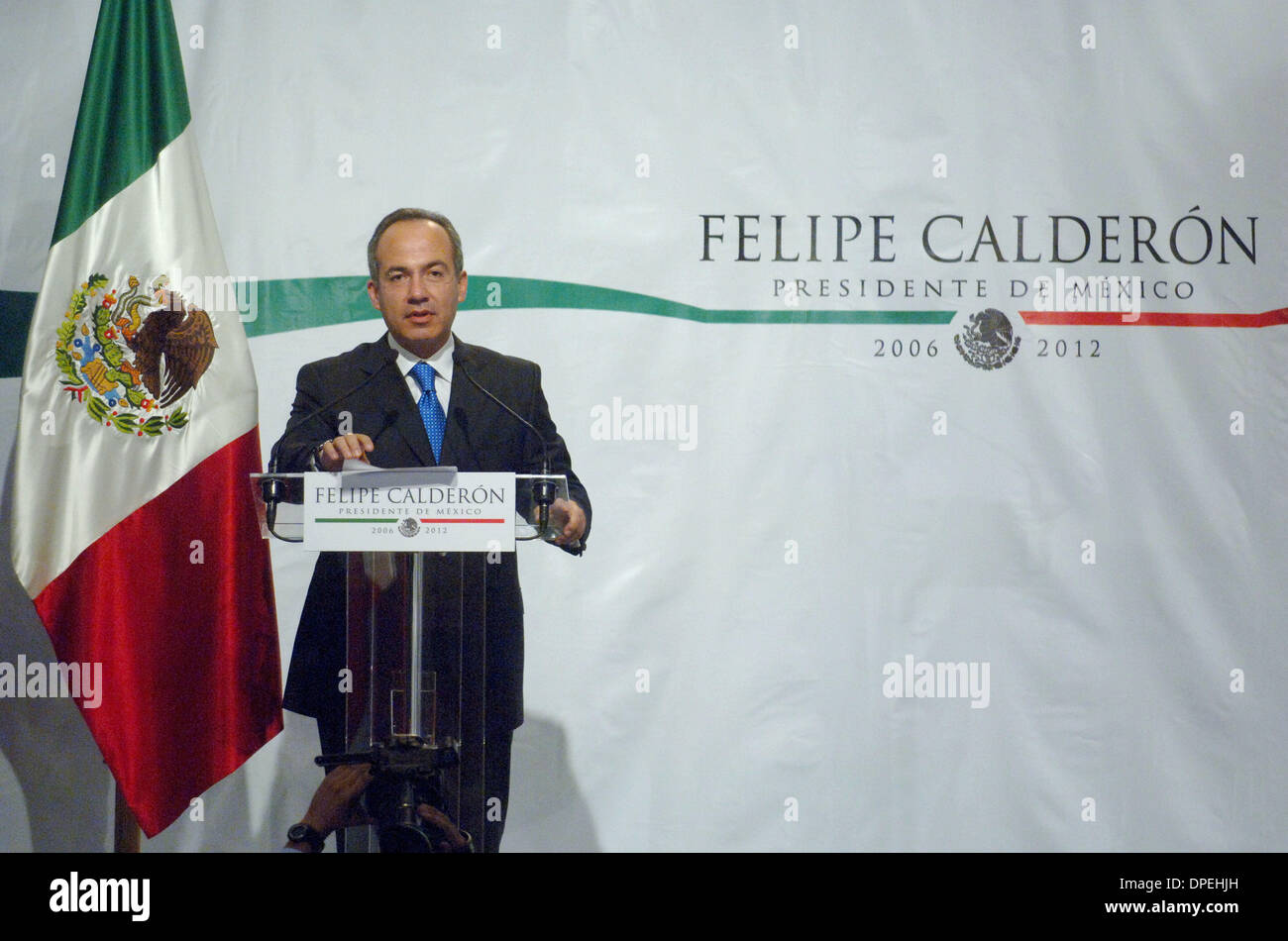 Sep 05, 2006 - Mexiko-Stadt, Mexiko - FELIPE CALDERON spricht Anhängern zu seiner politischen Partei Partei der nationalen Aktion (PAN) Sitz in Mexiko-Stadt nach deklarierten die Sieger der Präsidentschaftswahl Mexikos.  (Kredit-Bild: © J. Luis Jimenez/ZUMA Press) Stockfoto