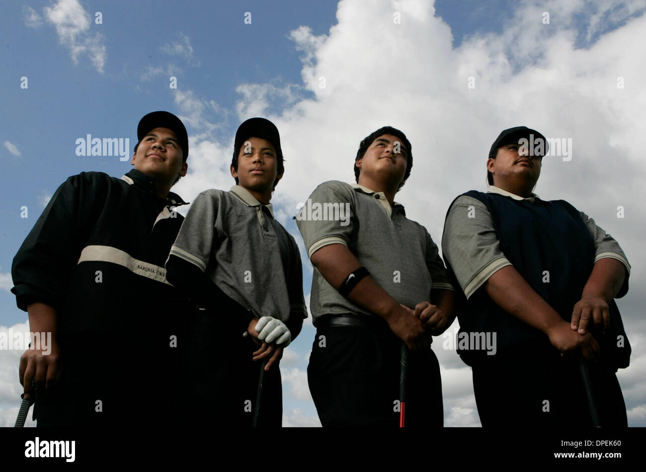 (Veröffentlichte 02.05.2006, d-4) 26. April 2006, Lakeside, Kalifornien, USA . Der Himmel ist die Grenze für El Capitan High-School Golfteam: v.l.n.r.: ROBERT VICALDO, CAI LACHAPPA, DANIEL PHOENIX, HAROLD HILL. Obligatorische Credit: Foto von Peggy Peattie/San Diego Union-Tribune/Zuma Press. Copyright 2006 San Diego Union-Tribune Stockfoto