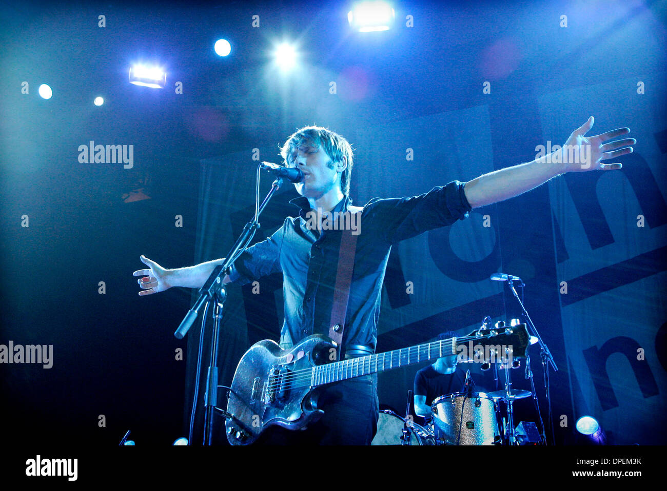 (Veröffentlichte 11.10.2005, e-10) Alex Kapranos, Frontmann der UK Dance-Rock Quartett Franz Ferdinand, durchgeführt mit der Band im SDSU Open Air Theatre, 9. Oktober 2005. Stockfoto