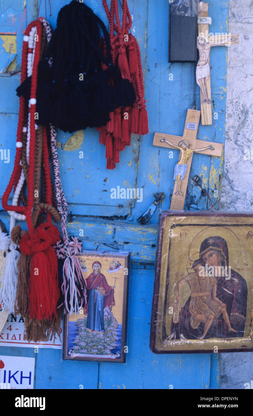 Religiöse Souvenirs Kreuze & Symbole zum Verkauf an Karyes Mount Athos Griechenland Stockfoto