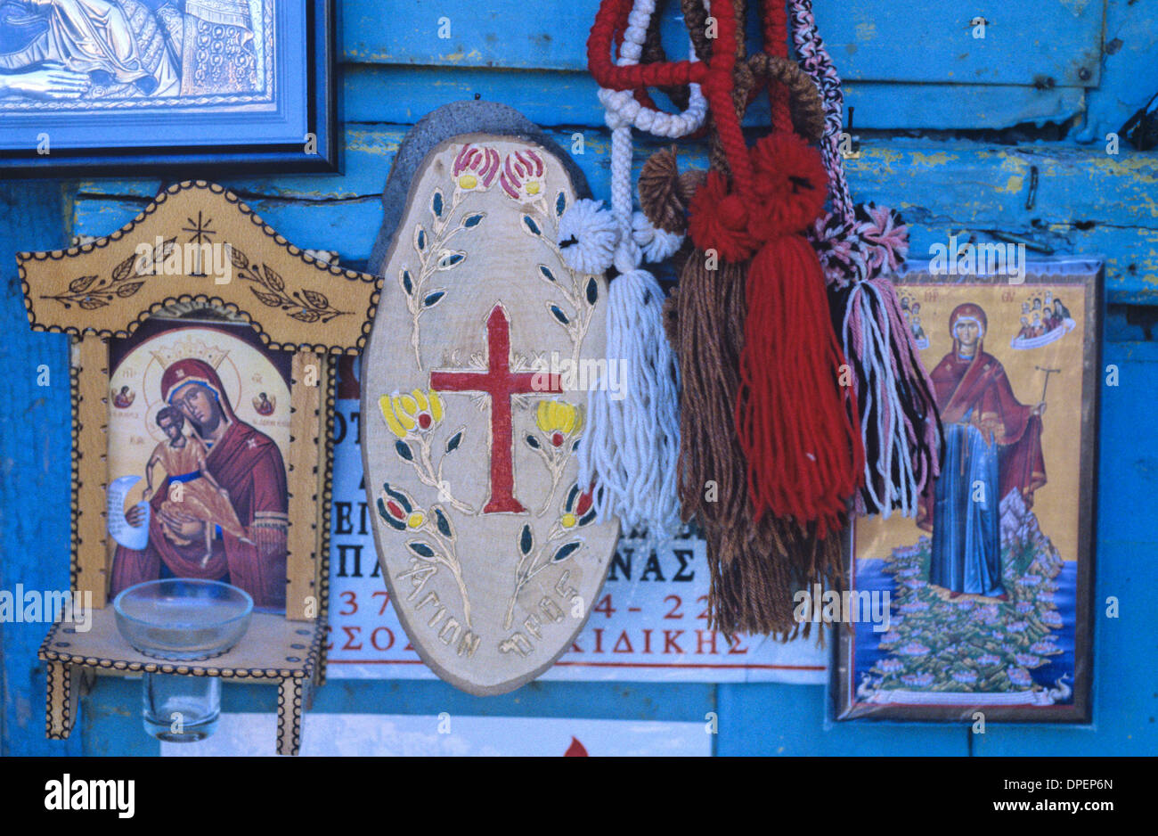Religiöse Souvenirs Kreuze & Symbol Gemälde zum Verkauf an Karyes Mount Athos Griechenland Stockfoto