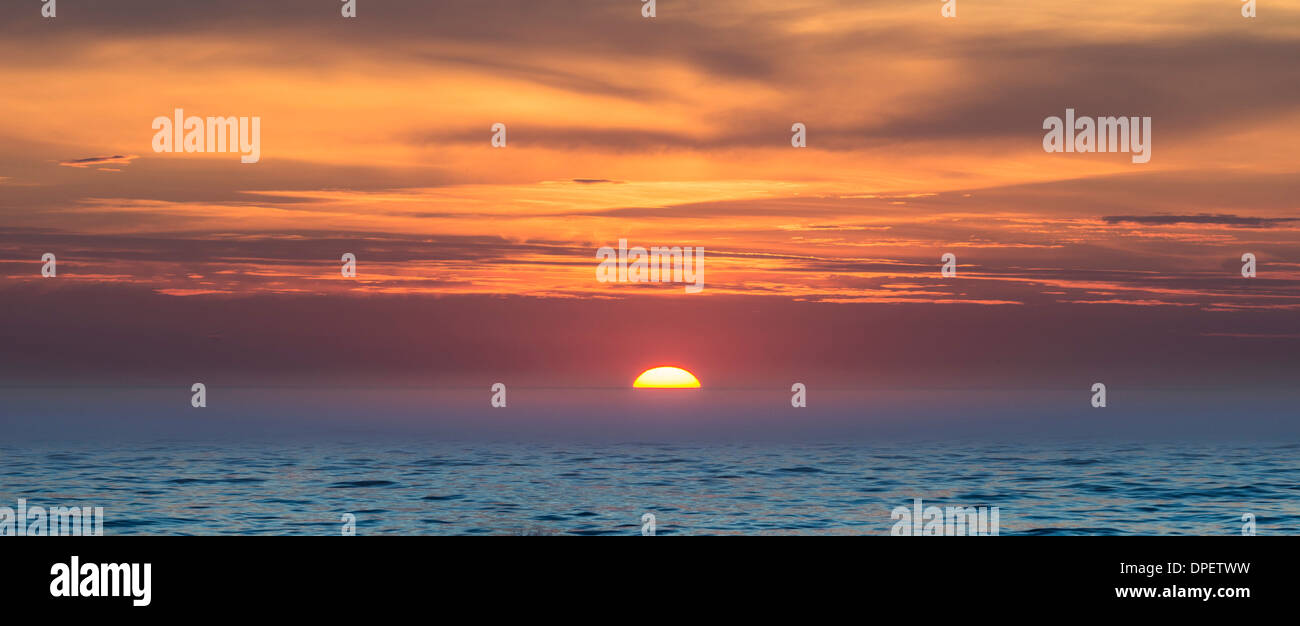 Sonnenuntergang auf der Ostsee im Golf von Riga, Lettland Stockfoto