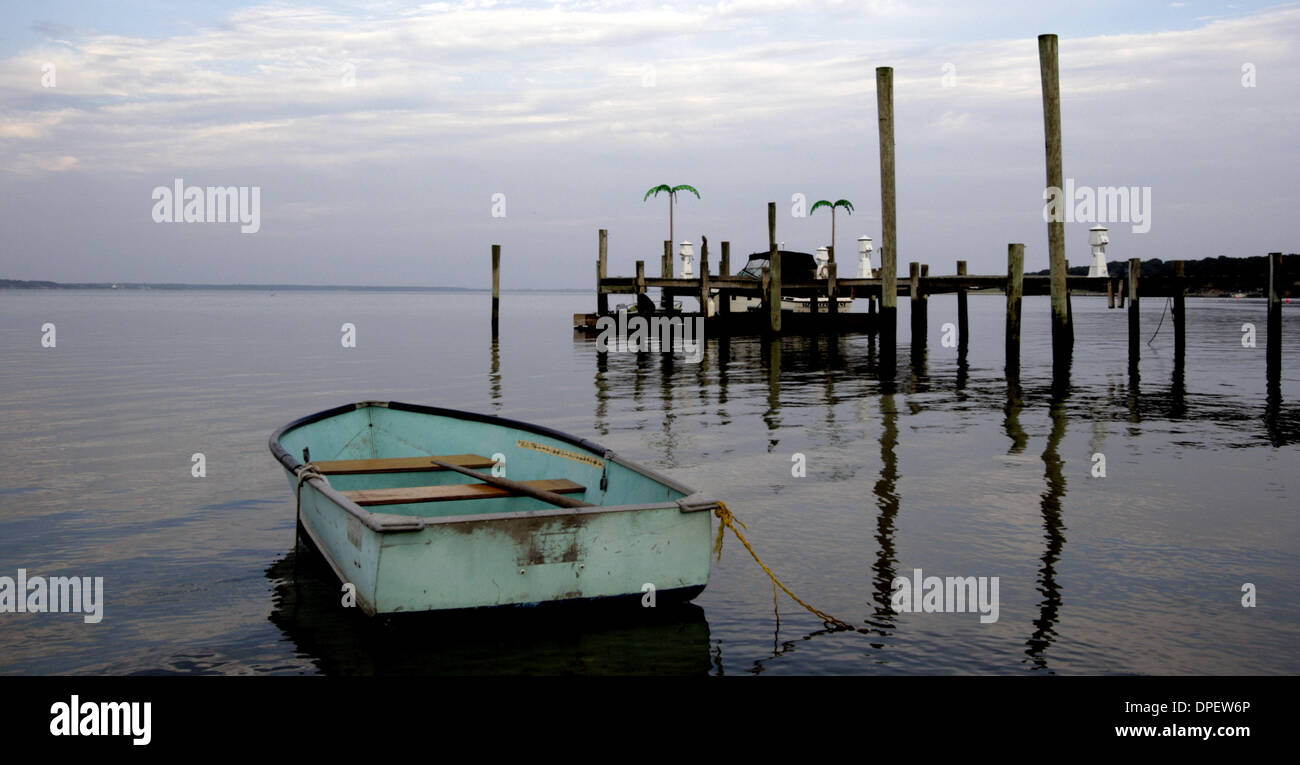 16. August 2006 - Hampton Bays, New York, Vereinigte Staaten von Amerika - Shinnecock Bay, von Margaruta Island Restaurant gesehen. (Kredit-Bild: © Kirk Kondylen/ZUMA Press) Stockfoto