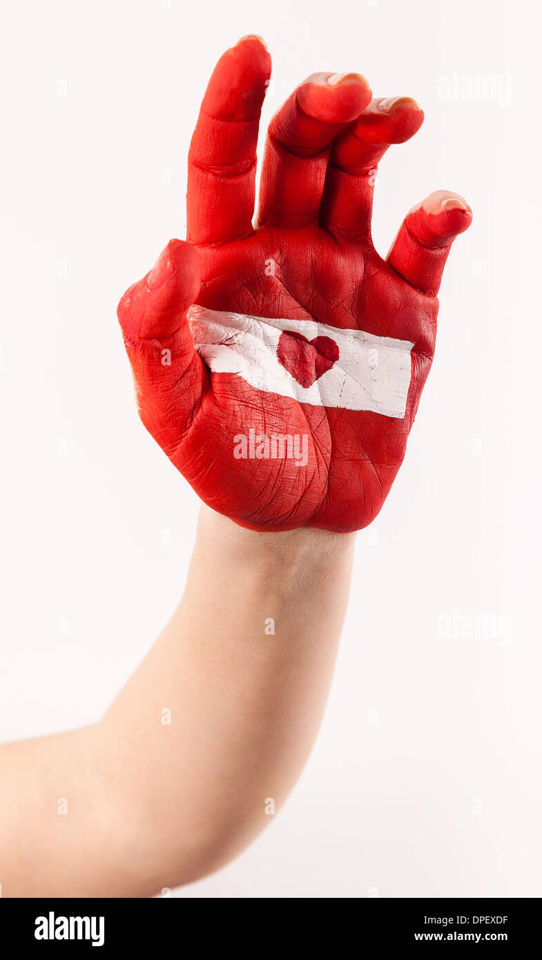 Hand mit roter Farbe und Herzform Stockfoto