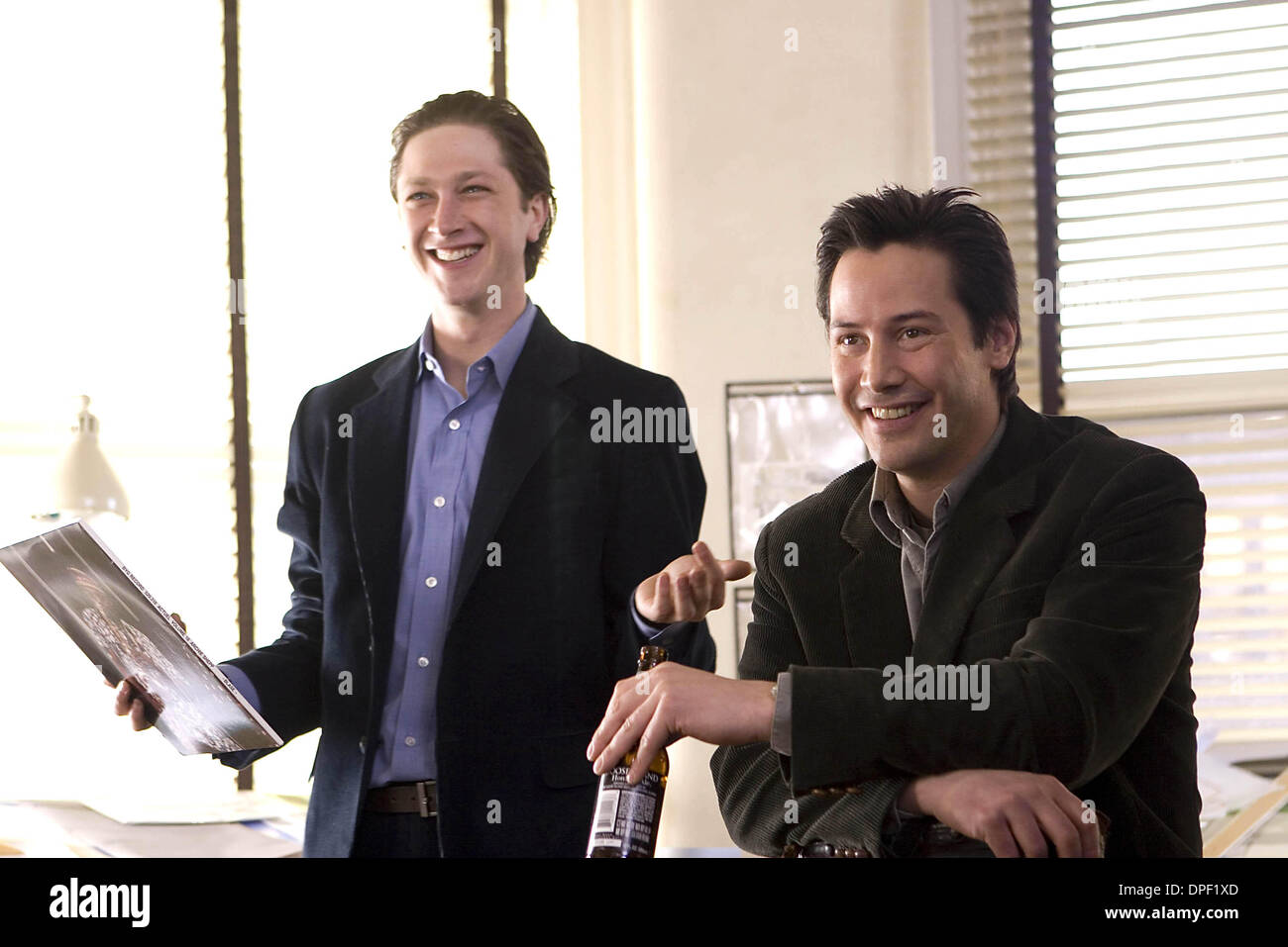 3. August 2006 - EBON MOSS-BACHRACH als Henry Wyler und KEANU REEVES als Alex Wyler in Warner Bros Pictures und Village Roadshow Liebesdrama '' The Lake House,'' auch mit Sandra Bullock... . K49221ES. TV-FILM NOCH. 2006. (Kredit-Bild: © Globe Photos/ZUMApress.com) Stockfoto