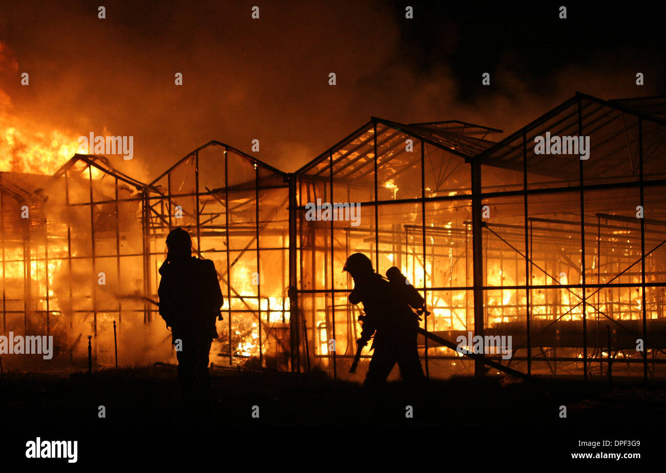 21. Dezember 2006 - Leiden, Niederlande - Feuerwehr (historisch, Feuerwehr) sind umfassend ausgebildet, in erster Linie um gefährliche Brände löschte, die Zivilbevölkerung und Eigentum, um Menschen aus Auto Vorfälle, zusammengebrochen und brennenden Gebäuden und anderen solchen Situationen retten bedrohen Retter. Die zunehmende Komplexität der modernen industrialisierten Lebens mit einer Zunahme des Ausmaßes der Gefahr Stockfoto