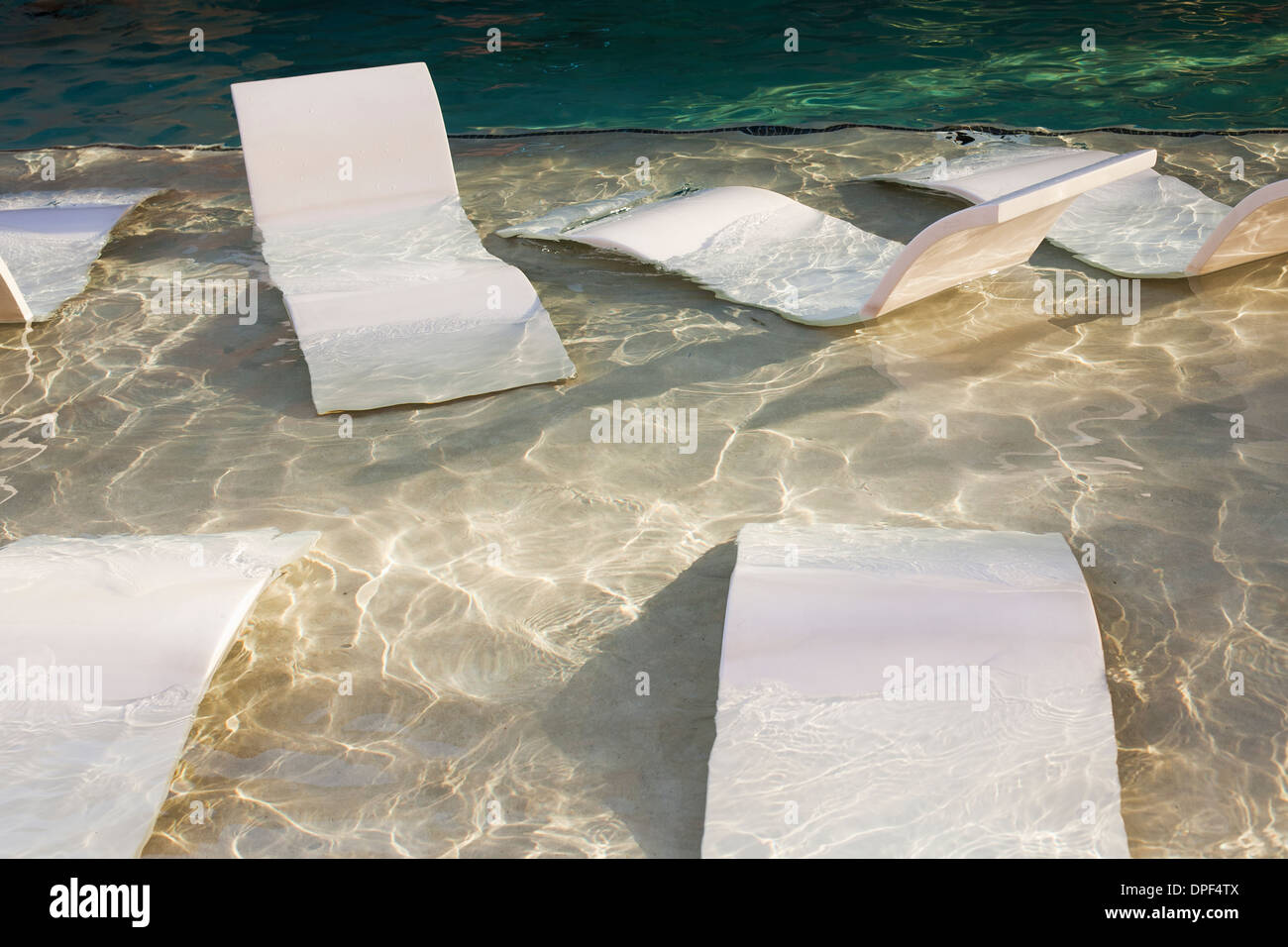 Leere liegen unter Wasser im Schwimmbad, Las Vegas, Nevada, USA Stockfoto