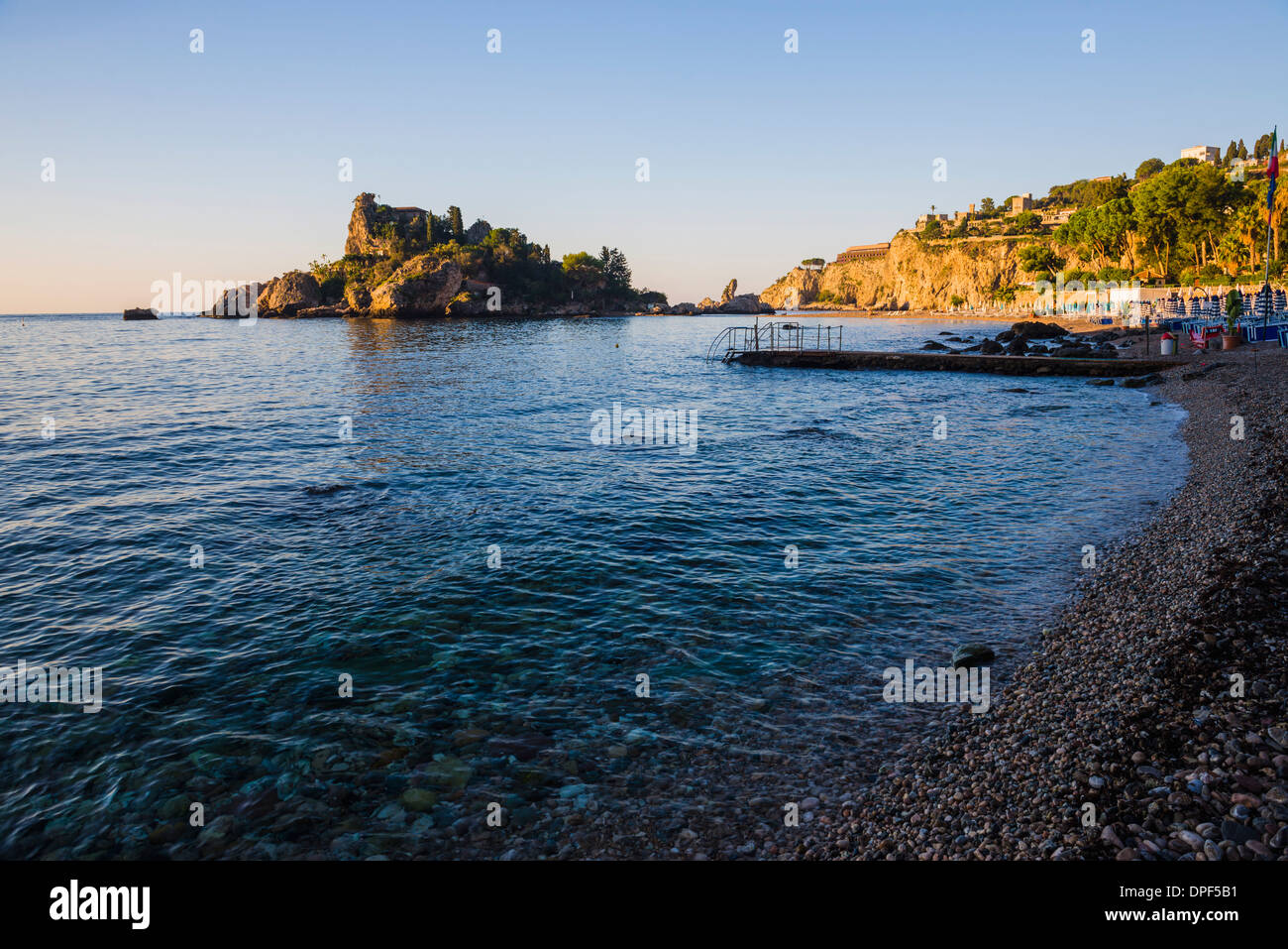 Taormina, Isola Bella Strand im ersten Morgenlicht, Sizilien, Italien, Mittelmeer, Europa Stockfoto