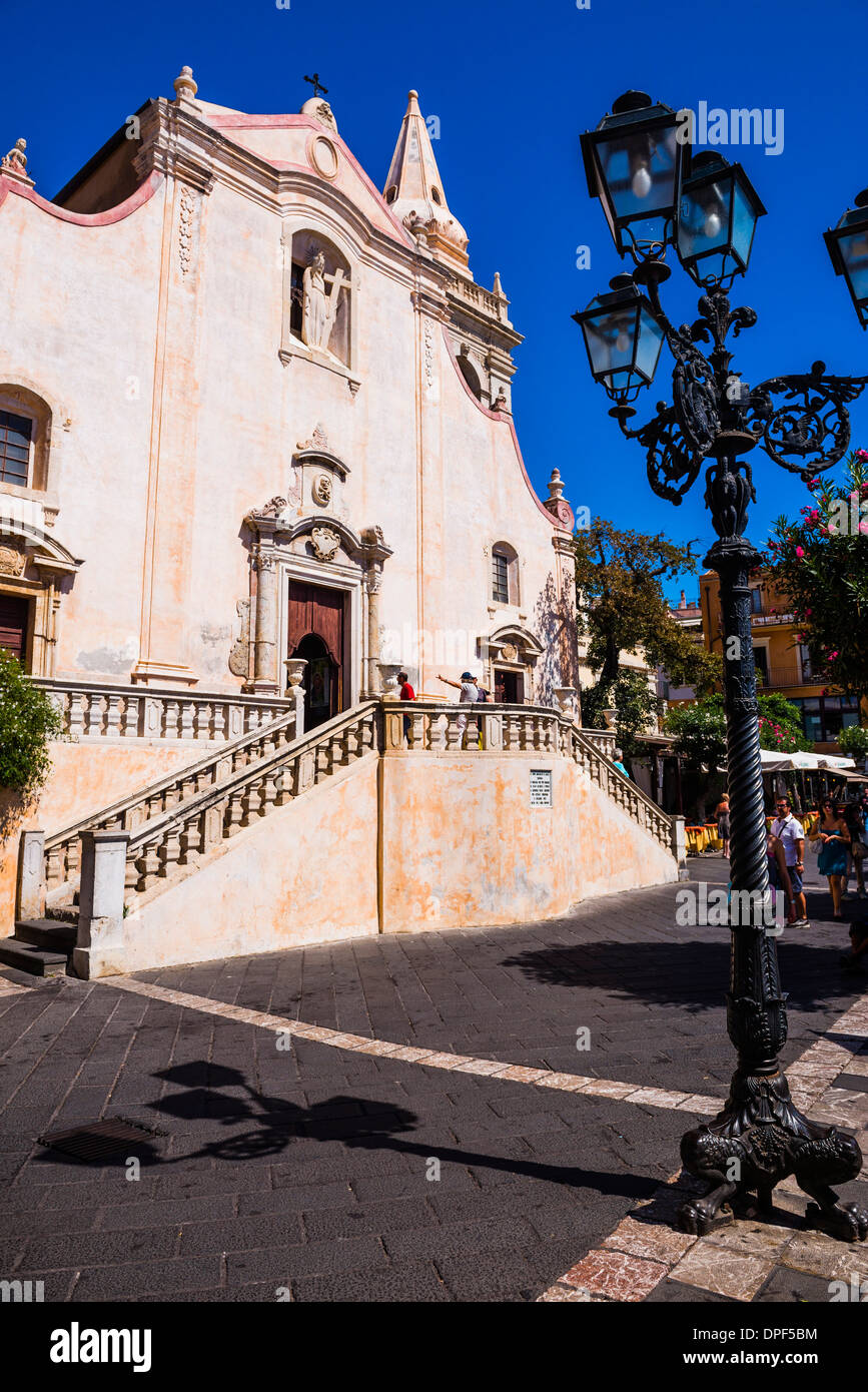 Barocke Kirche St. Joseph in Piazza IX Aprile Corso Umberto, der Hauptstraße in Taormina, Sizilien, Italien, Europa Stockfoto