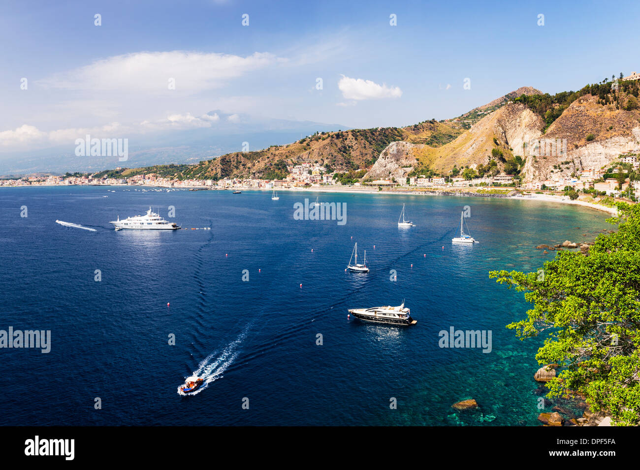 Giardini Naxos Bucht, Boote im Hafen von Taormina, Sizilien, Italien, Mittelmeer, Europa Stockfoto