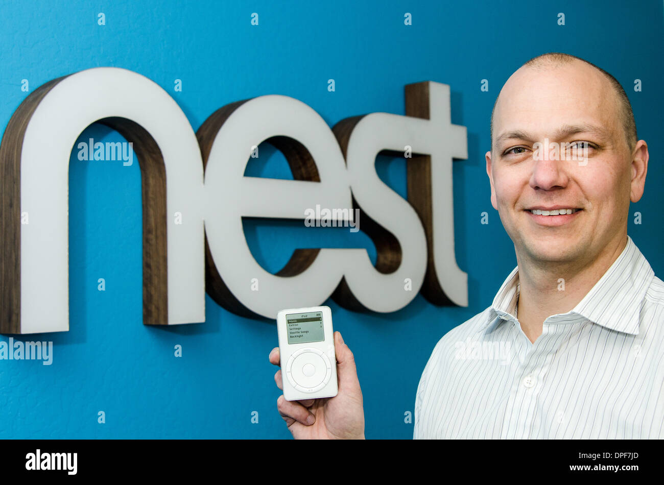 Bei Apple half Tony Fadell, iPod und iPhone zu entwickeln. Er Mitbegründer war intelligente Gerät Hersteller Nest, bekannt für seine erfolgreiche Thermostat, das im Januar 2014 von Google übernommen wurde. In einem ungewöhnlichen Foto Fadell mit dem original iPod im Jahr 2012. Stockfoto