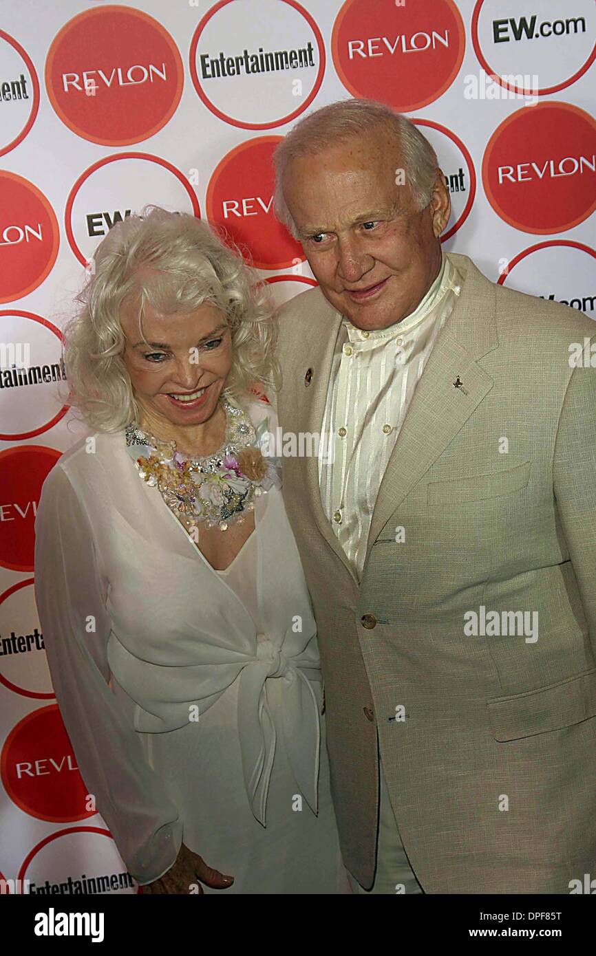 27. August 2006 - Hollywood, Kalifornien, USA - K49407EG.4TH jährliche Unterhaltung wöchentliche 4. jährlichen Pre-EMMY PARTY - Republik, LOS ANGELES, Kalifornien - 26.08.2006.  -2006.BUZZ-ALDRIN (Kredit-Bild: © Ed Geller/Globe Photos/ZUMAPRESS.com) Stockfoto