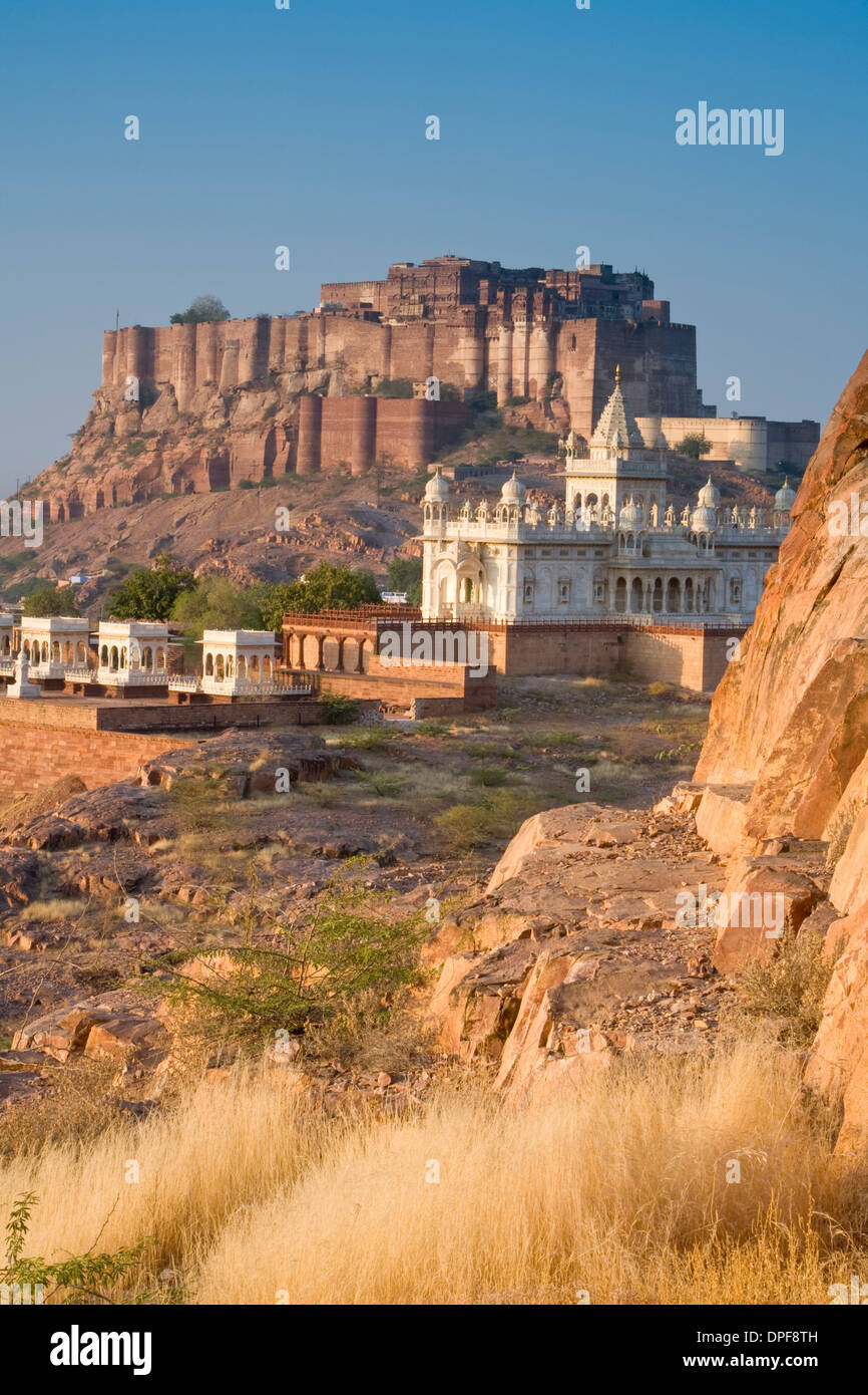 Jaswant Thada und Meherangarh Fort, Jodhpur (die blaue Stadt), Rajasthan, Indien, Asien Stockfoto