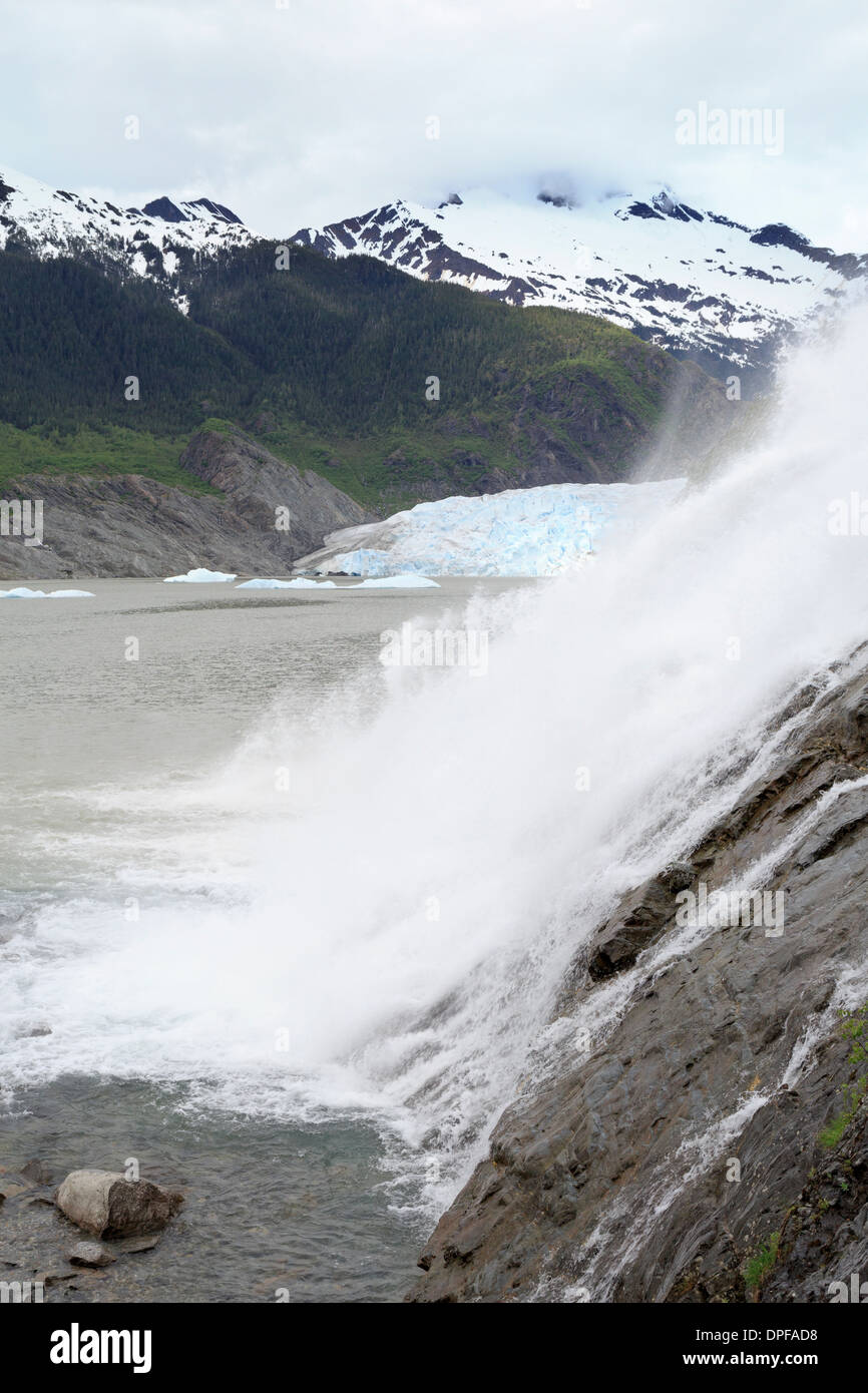 Nugget fällt am Mendenhall-Gletscher, Juneau, Alaska, Vereinigte Staaten von Amerika, Nordamerika Stockfoto