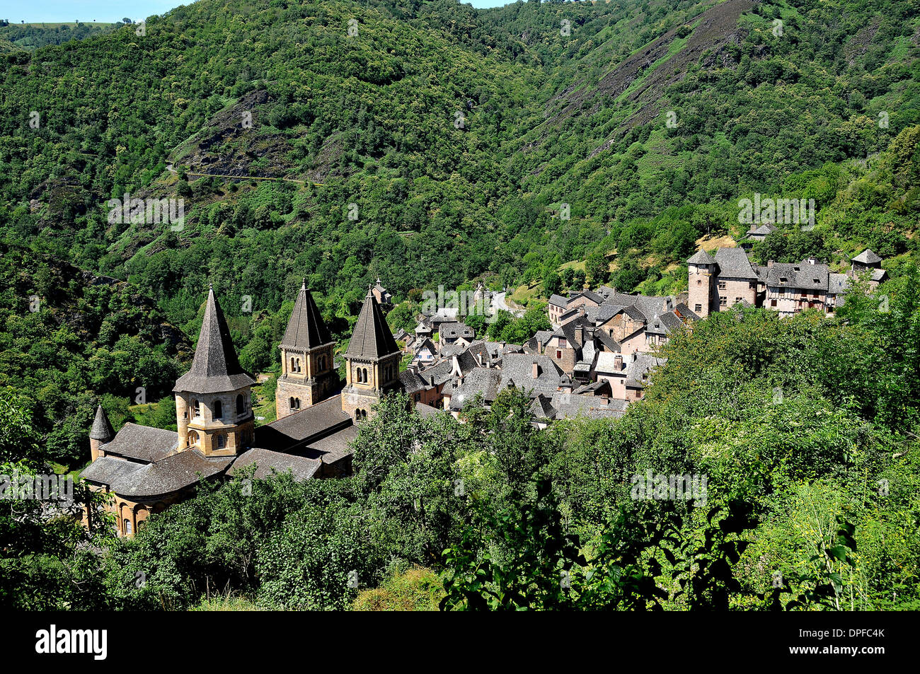 Die Abteikirche Sainte-Foy in Conques, Aveyron, Frankreich, Europa Stockfoto