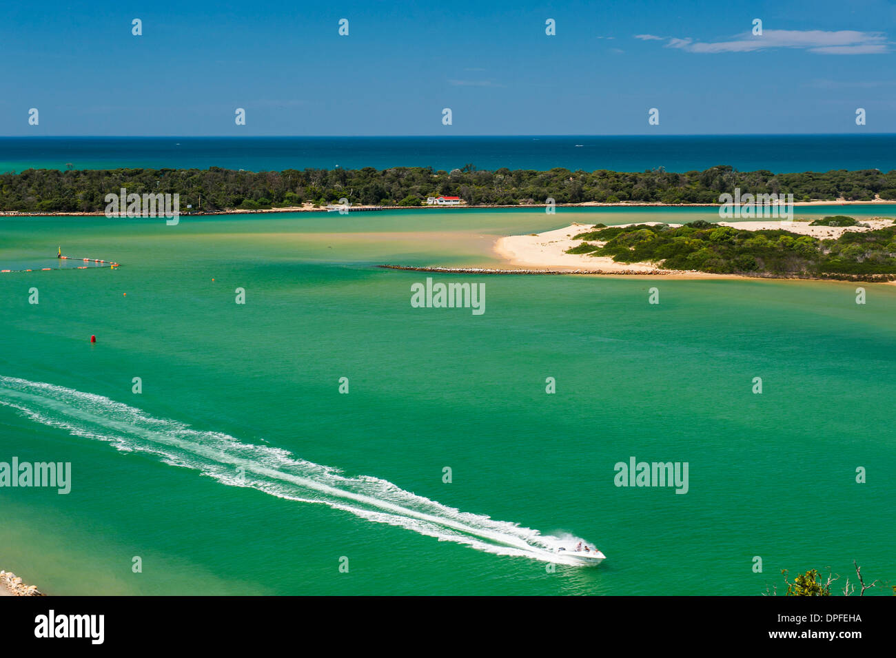 Türkisfarbenes Wasser in Lakes Entrance, Victoria, Australien, Pazifik Stockfoto