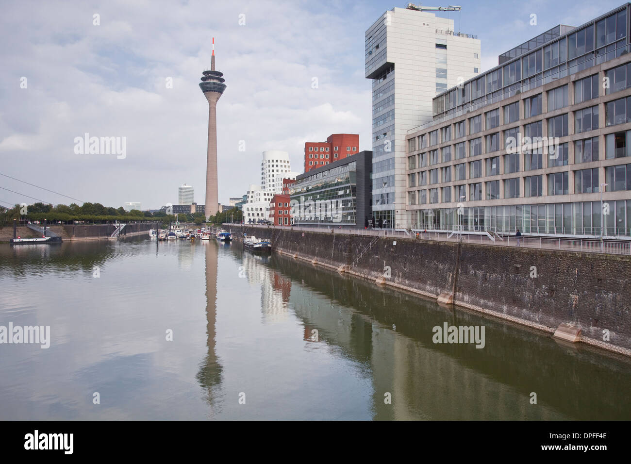 Die alten Docks in der Stadt Düsseldorf, Nordrhein-Westfalen, Deutschland, Europa Stockfoto