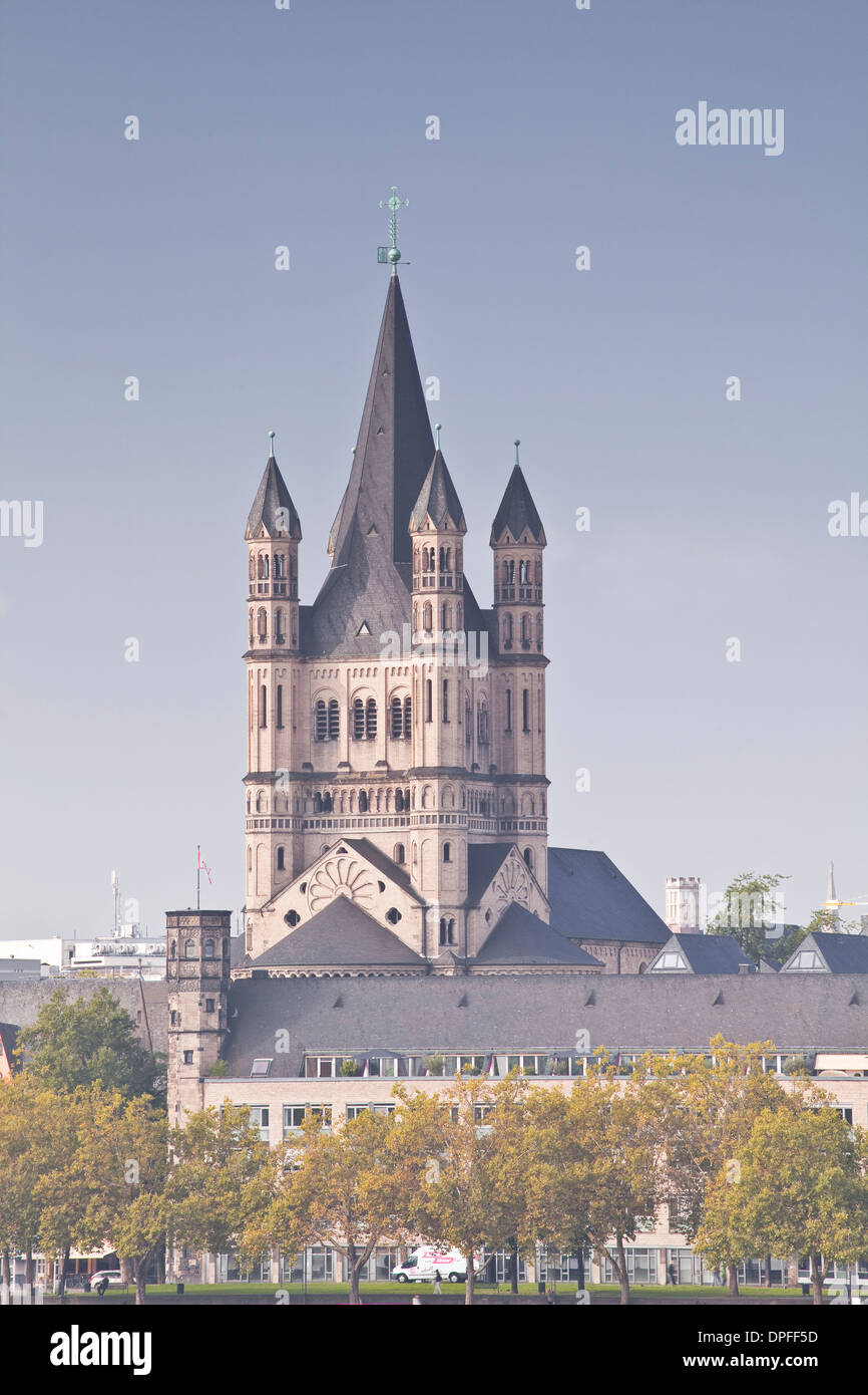 Der Turm von Groß St. Martin-Kirche, Köln, Nordrhein-Westfalen, Deutschland, Europa Stockfoto