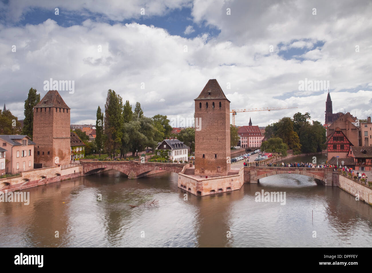 Die Ponts Couverts aus dem 13. Jahrhundert Schreitens Fluss Ill, der UNESCO, Straßburg, Bas-Rhin, Elsass, Frankreich Stockfoto