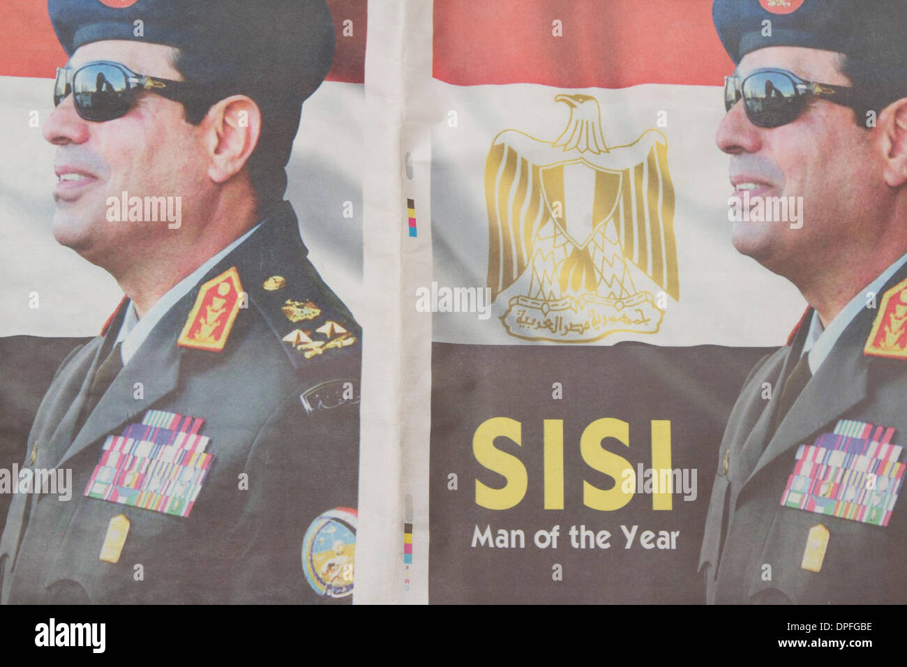 London UK. 14. Januar 2014. Eine Zeitung Titelseite General SiSi Oberbefehlshaber der ägyptischen Streitkräfte spielte einer wichtigen Rolle bei dem Gericht, dass Präsident Morsi verdrängt, wie Ägypter zu den Urnen über eine neue Verfassung Kredit abstimmen gehen: Amer Ghazzal/Alamy Live-Nachrichten Stockfoto