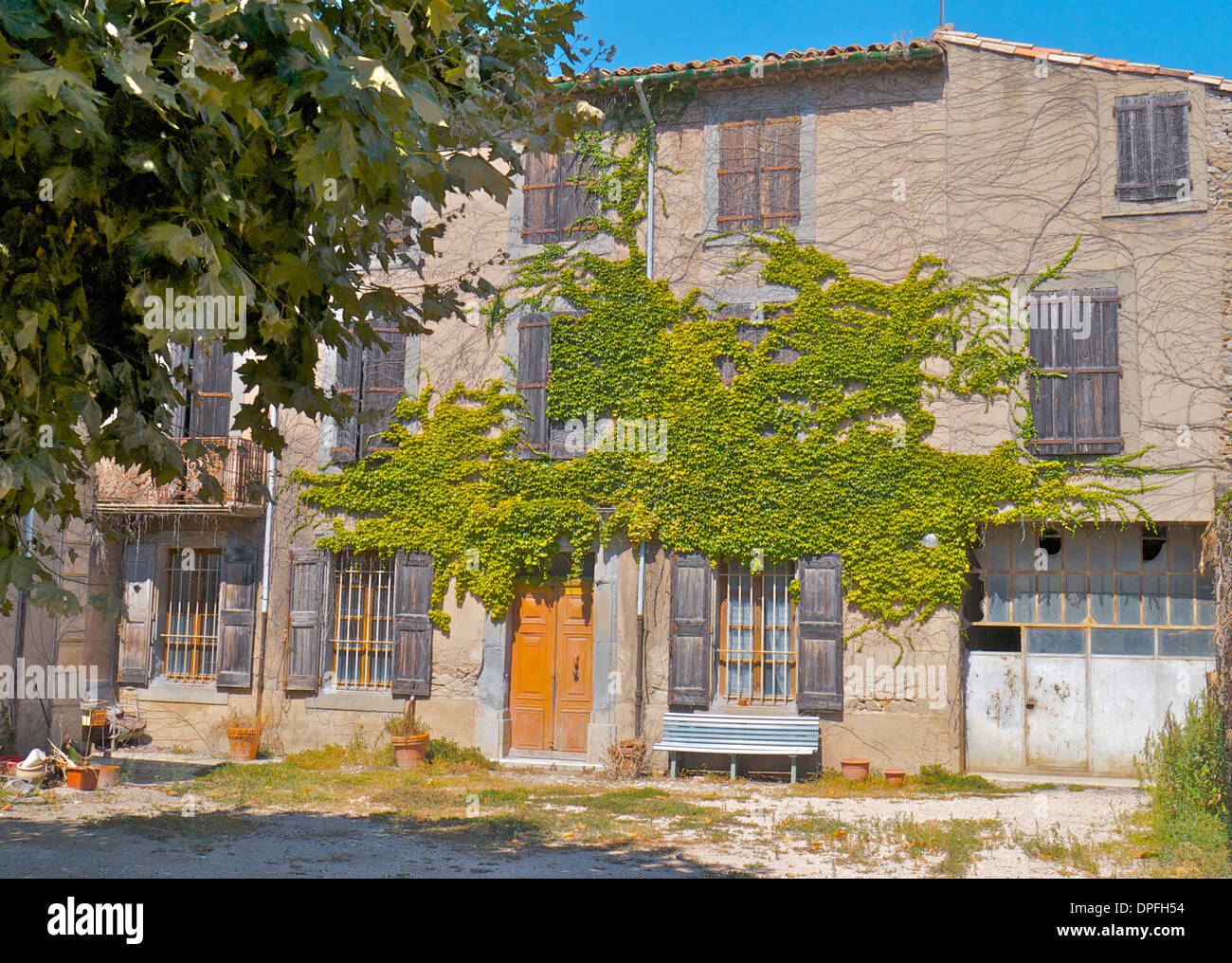 Eine wunderschöne alte Villa in Olonzac, Südfrankreich. Stockfoto